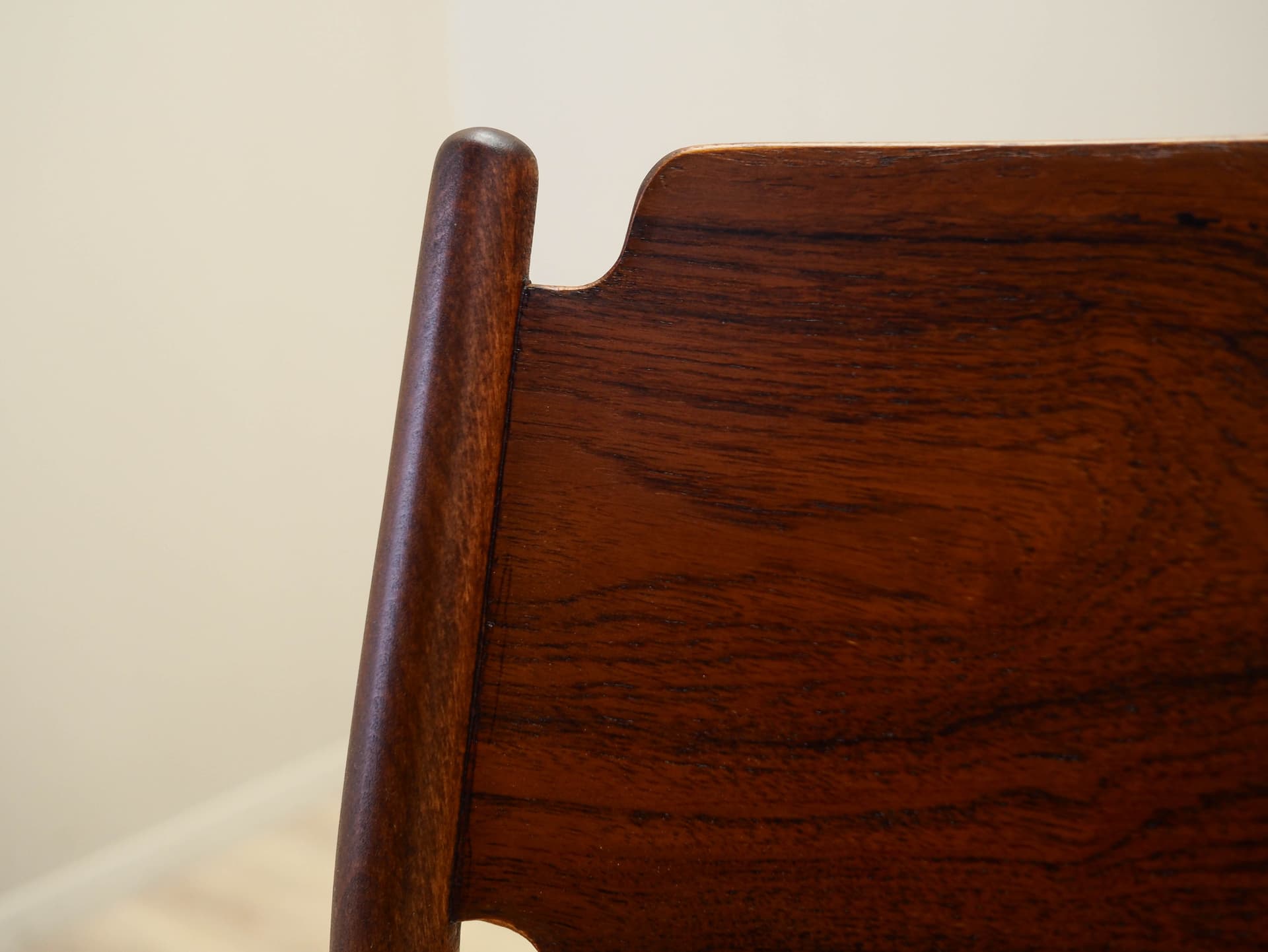 komplet czterech krzeseł, teak, mahoń brąz jasny, tkanina beżowa, Dania, lata 70. - 168835