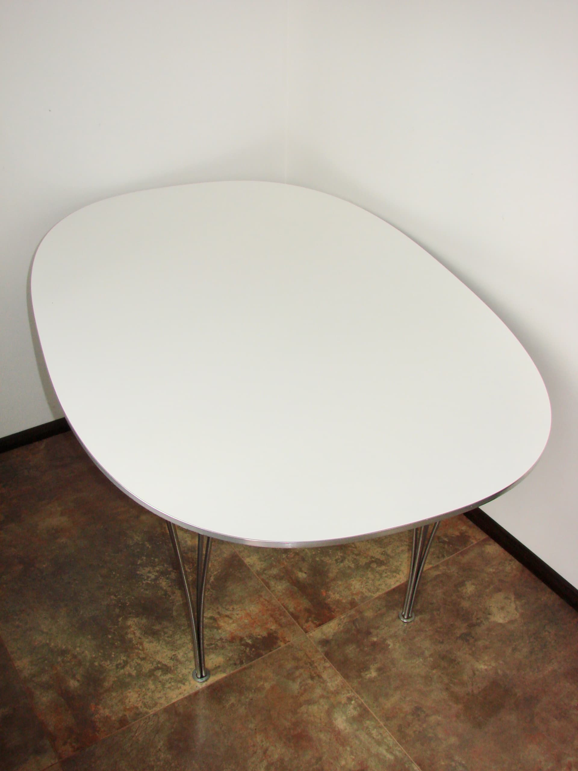 Stół Superellipse 130x90, biały laminat, Fritz Hansen, Dania, lata 90. - 169283