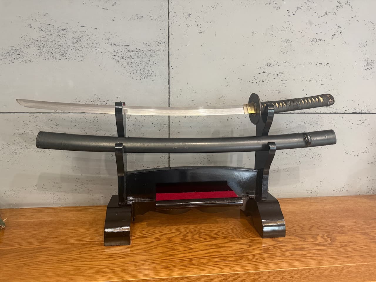 Miecz katana Echizen Kuni ju Masatoshi, czarny, żelazo lakierowane drewno, Japonia, XVII w. - 169443