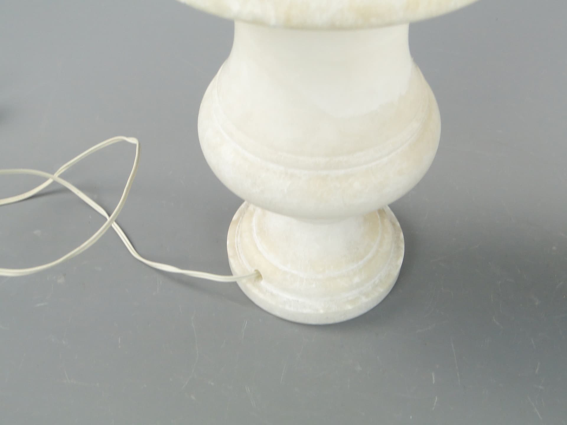 Pair of table lamps, alabaster ivory white, France, early 20th c. - 169610