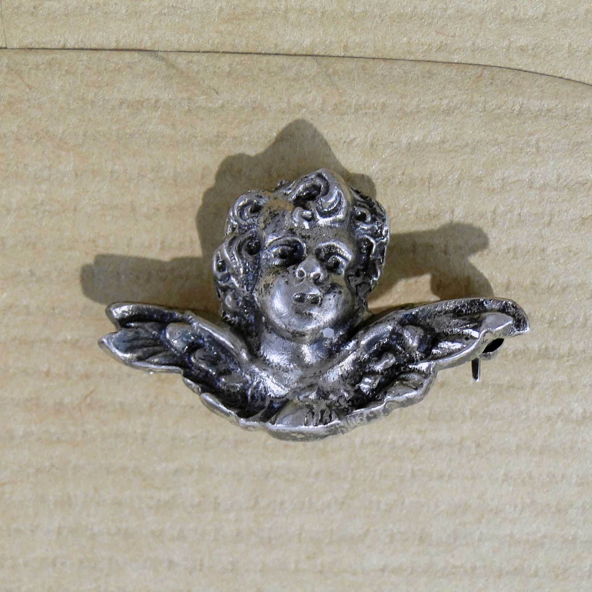 Srebrna broszka z cherubinem - 169668