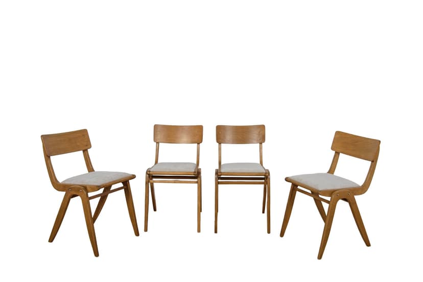Komplet czterech krzeseł Bumerang typ 229XB, dąb jasnobrązowy, tkanina szara, Polska, lata 60.
