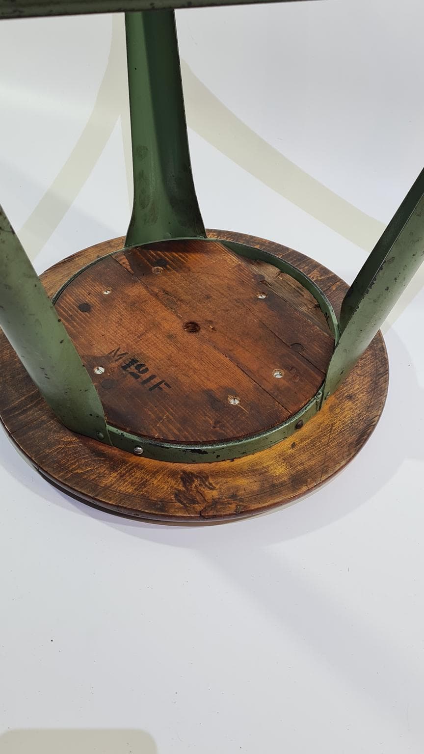 Stołek industrialny, drewno ciemnobrązowe, metal zielony, Niemcy, lata 50. - 170121