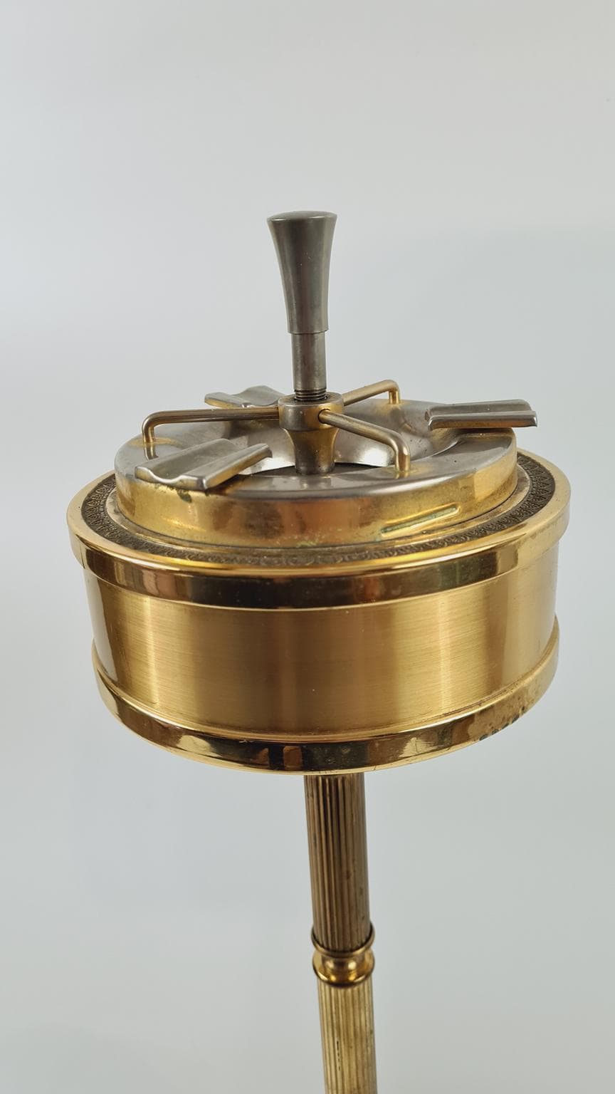 Standing Ashtray Hollywood Regency, golden brass, 1950s - 170150