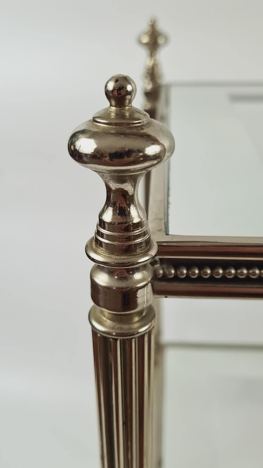 Stolik pomocniczy, srebro, mosiądz platerowany srebrem, szkło eglomise, Francja, lata 50. - 170152