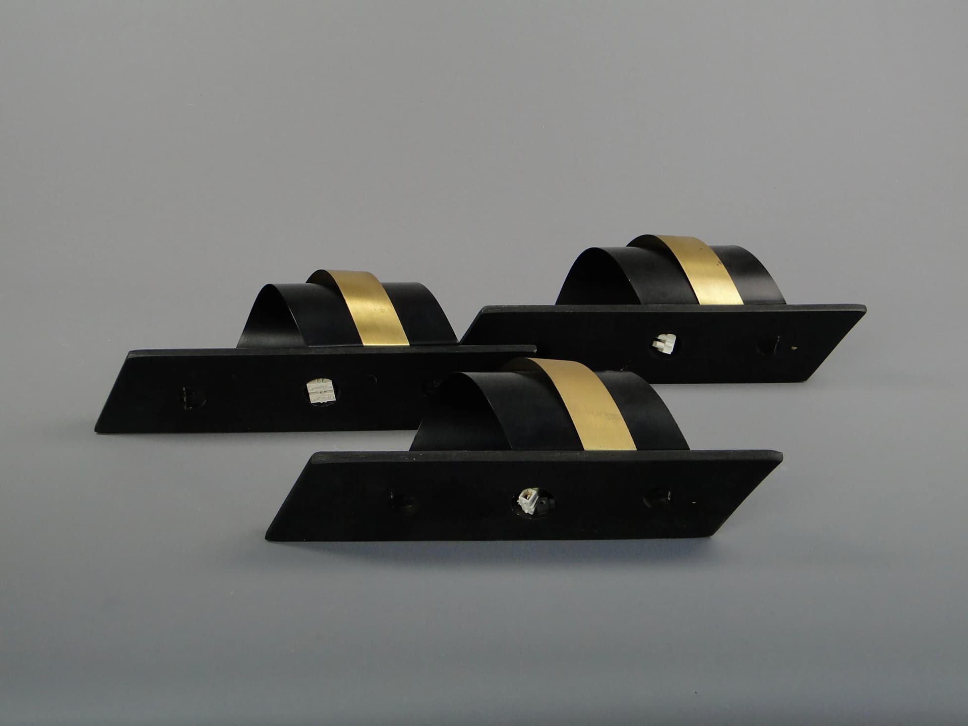 Kinkiet modernistyczny, drewno czarne, aluminium czarne, mosiądz, Polska, lata 80. - 11101