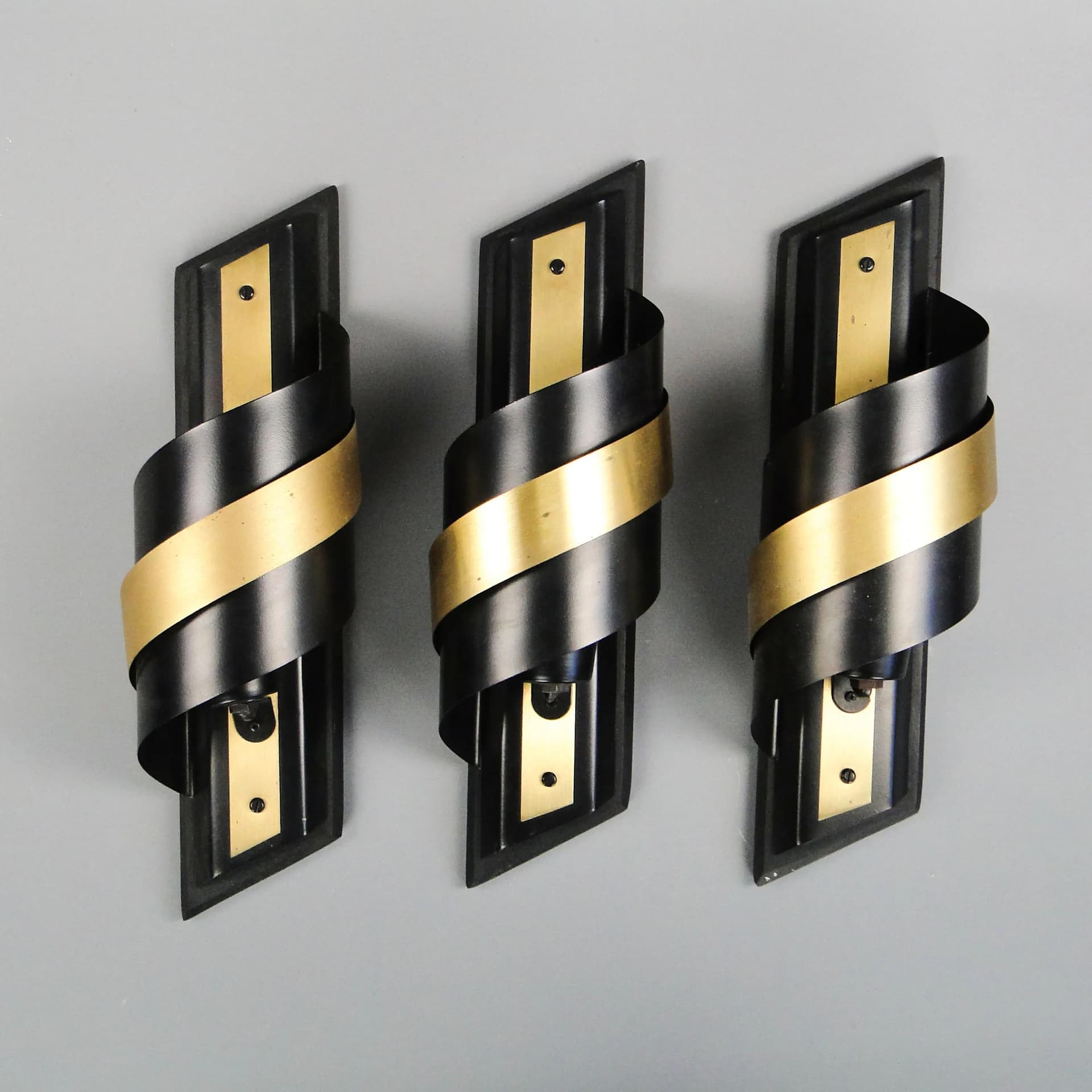 Kinkiet modernistyczny, drewno czarne, aluminium czarne, mosiądz, Polska, lata 80. - 11097