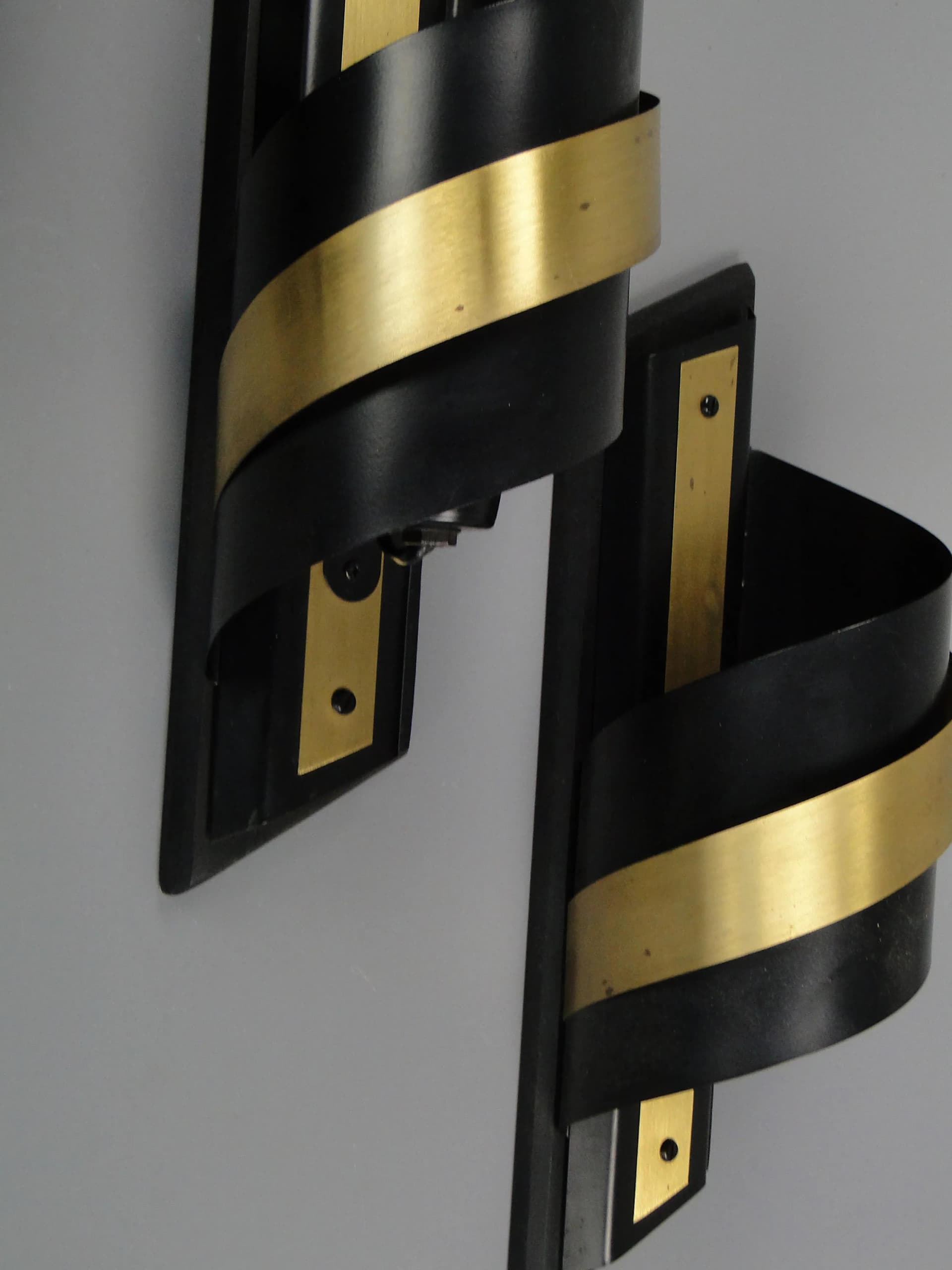 Kinkiet modernistyczny, drewno czarne, aluminium czarne, mosiądz, Polska, lata 80. - 11100