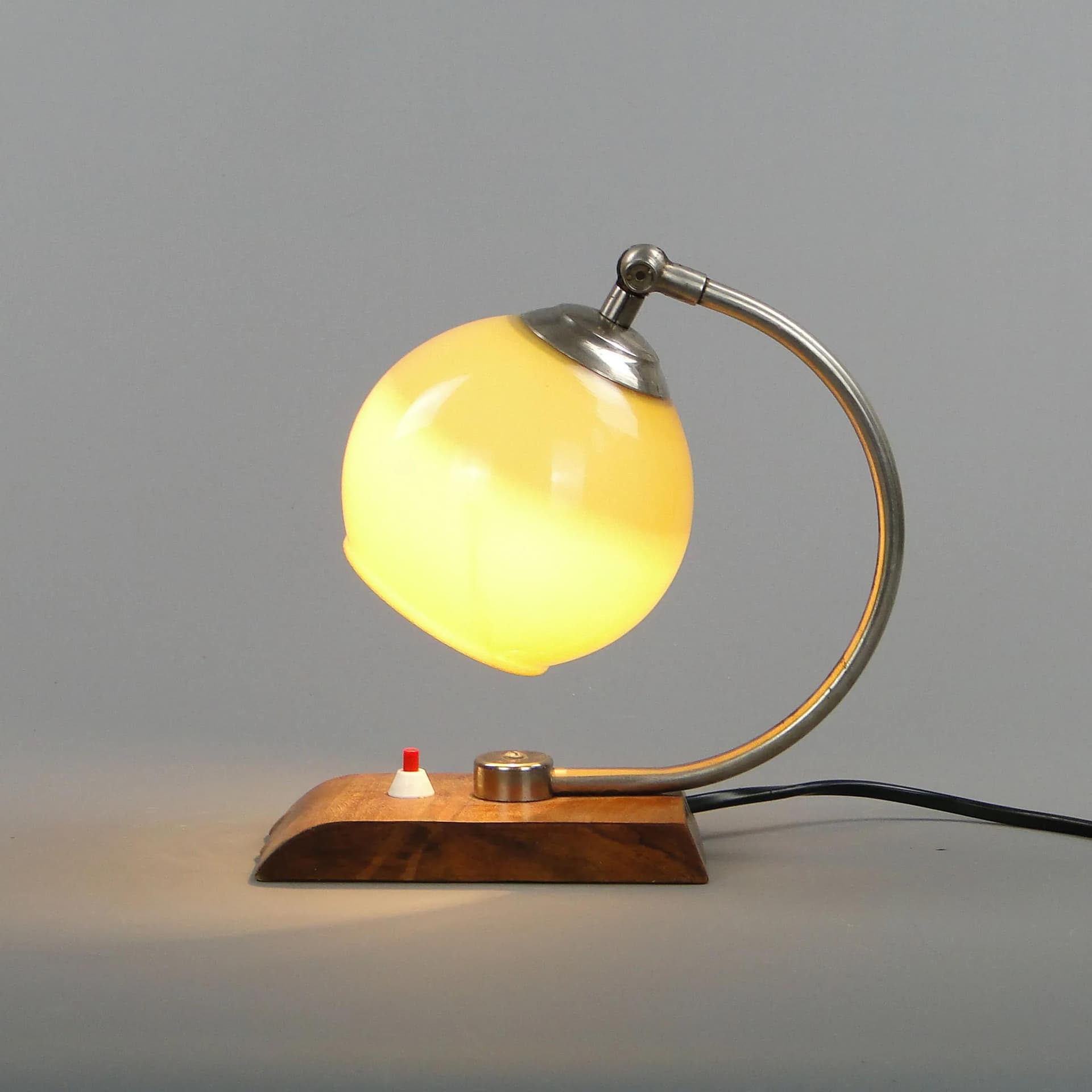 Lampa stołowa Art déco, szkło żółty, stal niklowana, drewno mahoń, Polska, lata 30. - 11324