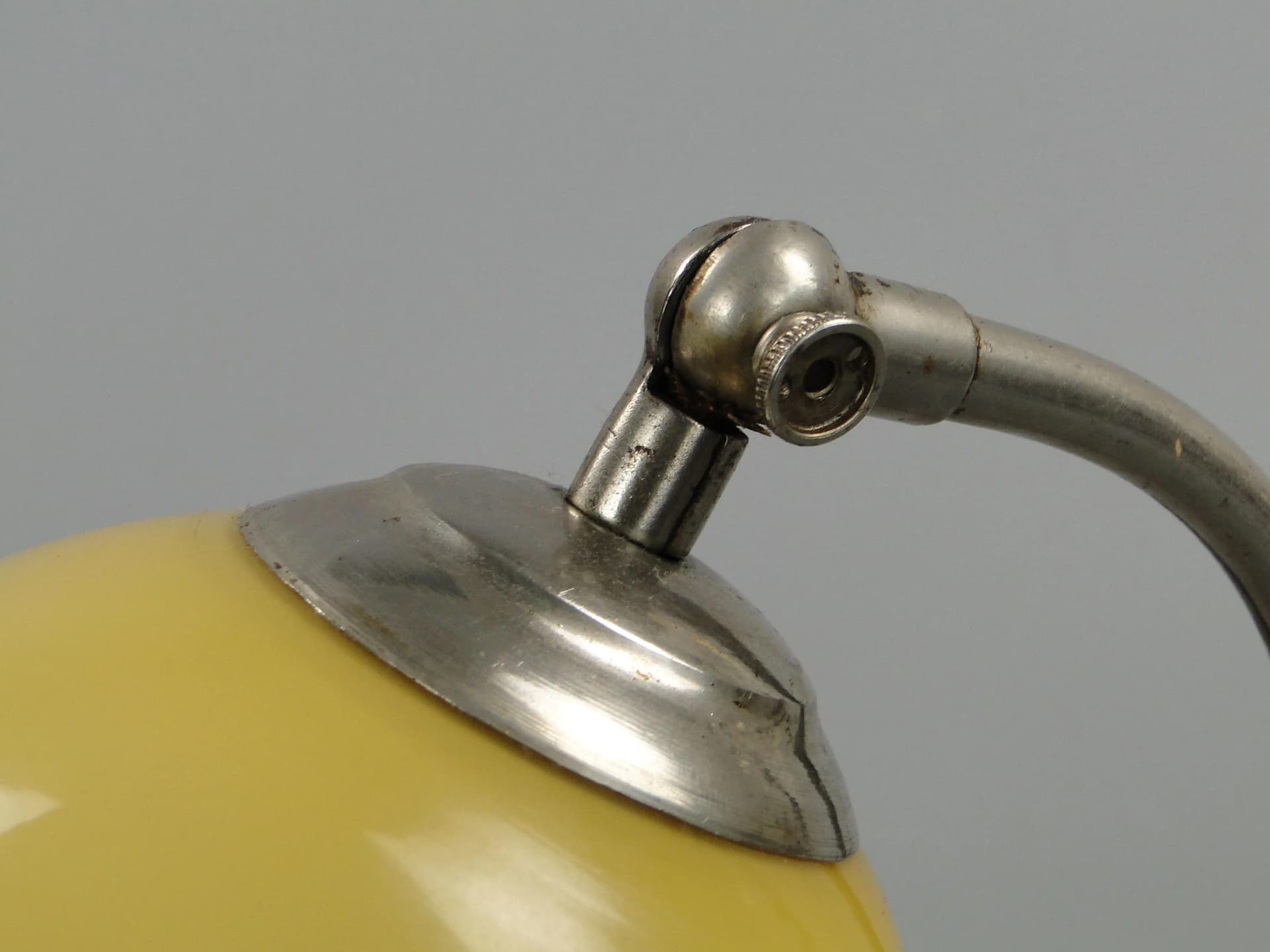 Lampa stołowa Art déco, szkło żółty, stal niklowana, drewno mahoń, Polska, lata 30. - 11321