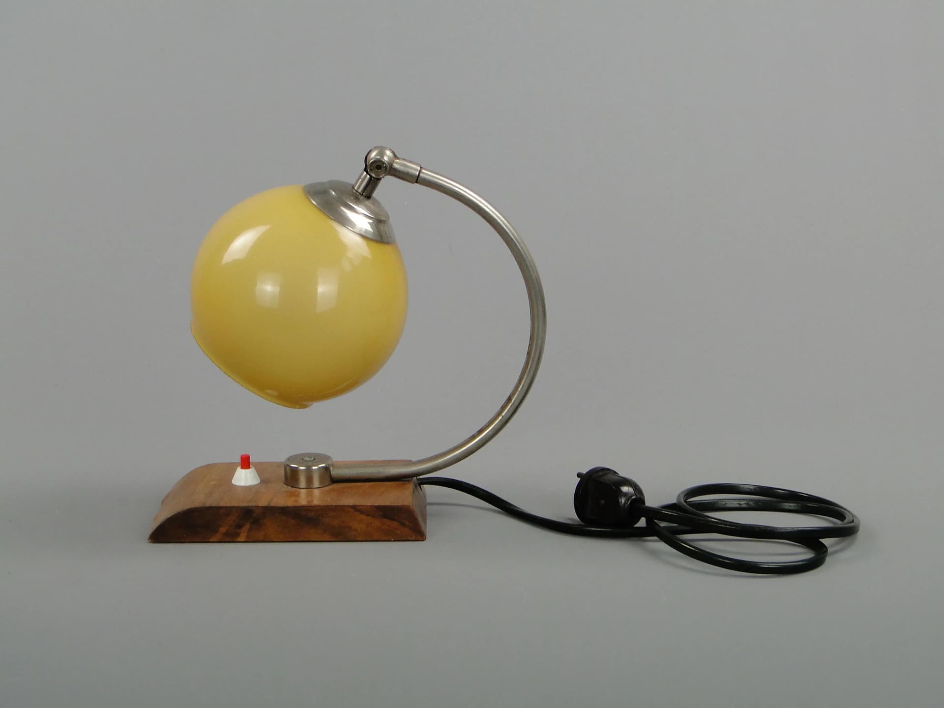 Lampa stołowa Art déco, szkło żółty, stal niklowana, drewno mahoń, Polska, lata 30. - 11317