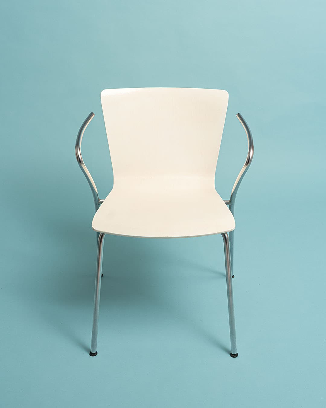 Krzesło, biały sklejka, stal chromowana, proj. V. Magistretti, Fritz Hansen, Dania, lata 90. - 170989