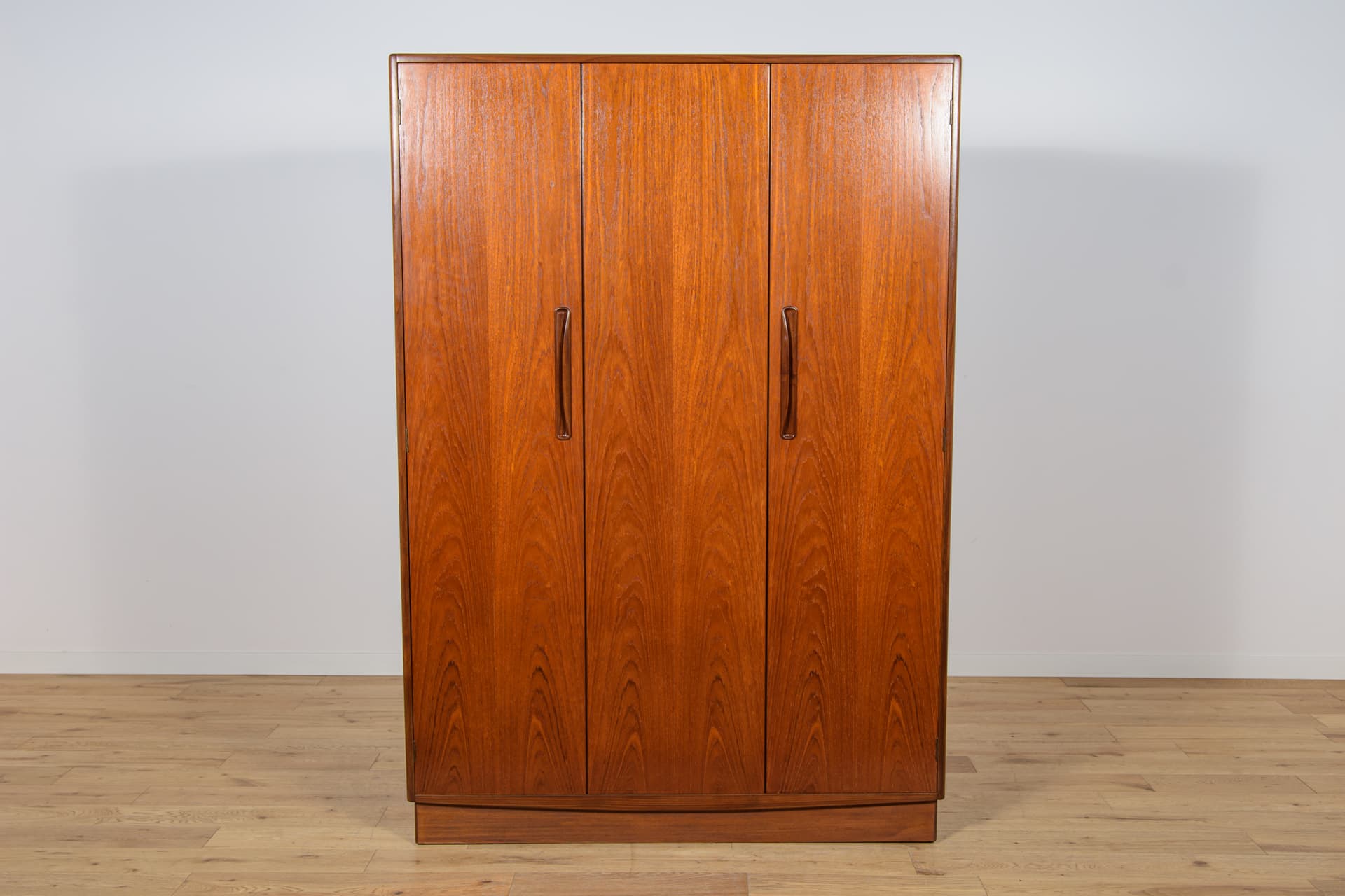 Three-door wardrobe, brown teak, G-Plan, United Kingdom, 1960s. - 171005