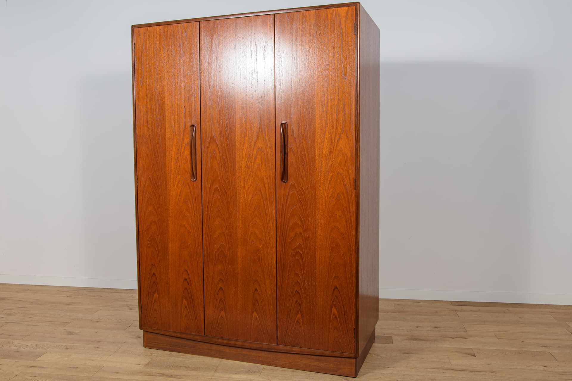 Three-door wardrobe, brown teak, G-Plan, United Kingdom, 1960s. - 171003