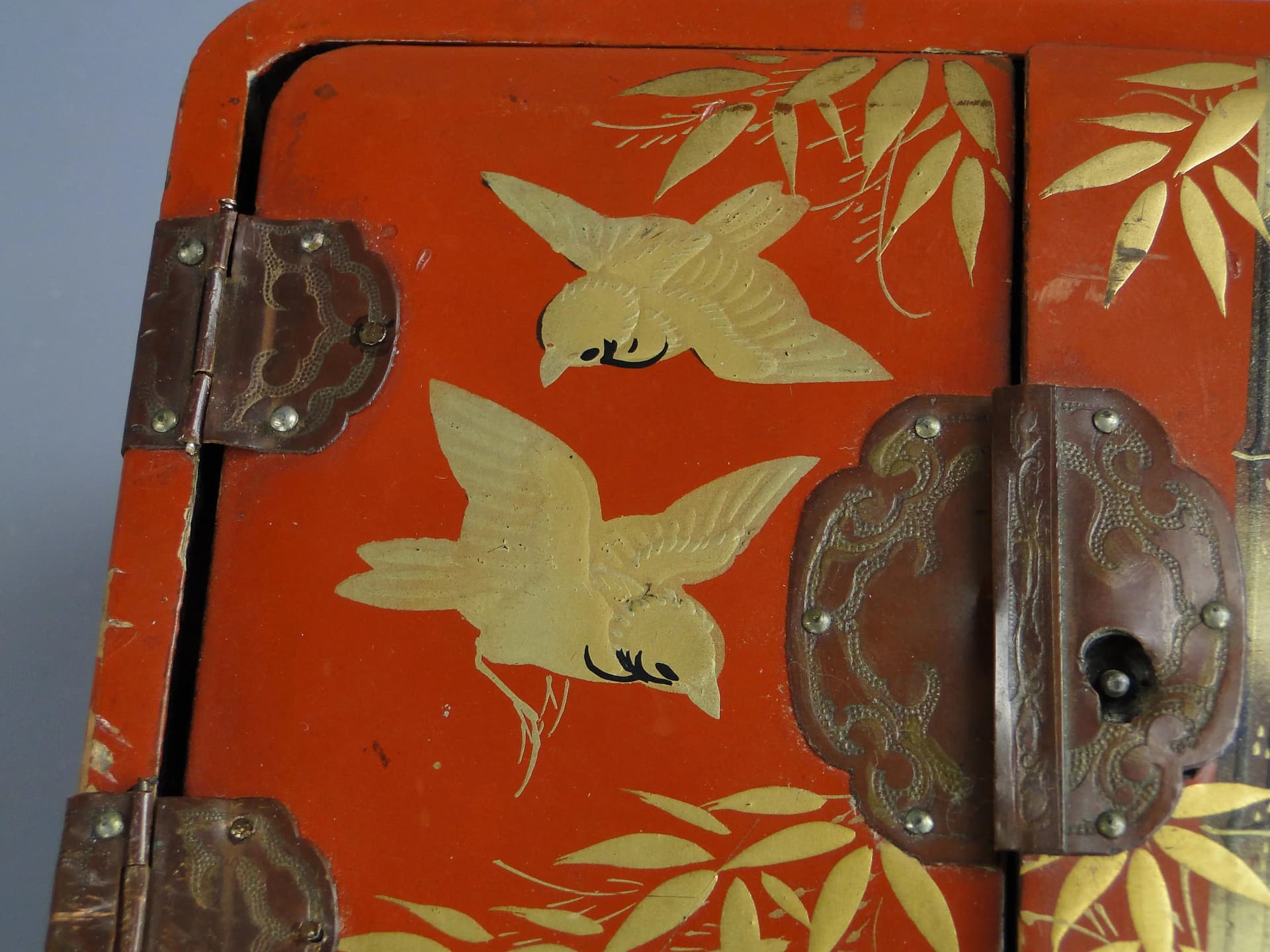 Jewelry cabinet, red lacquered wood, Japan, 1930s. - 11275