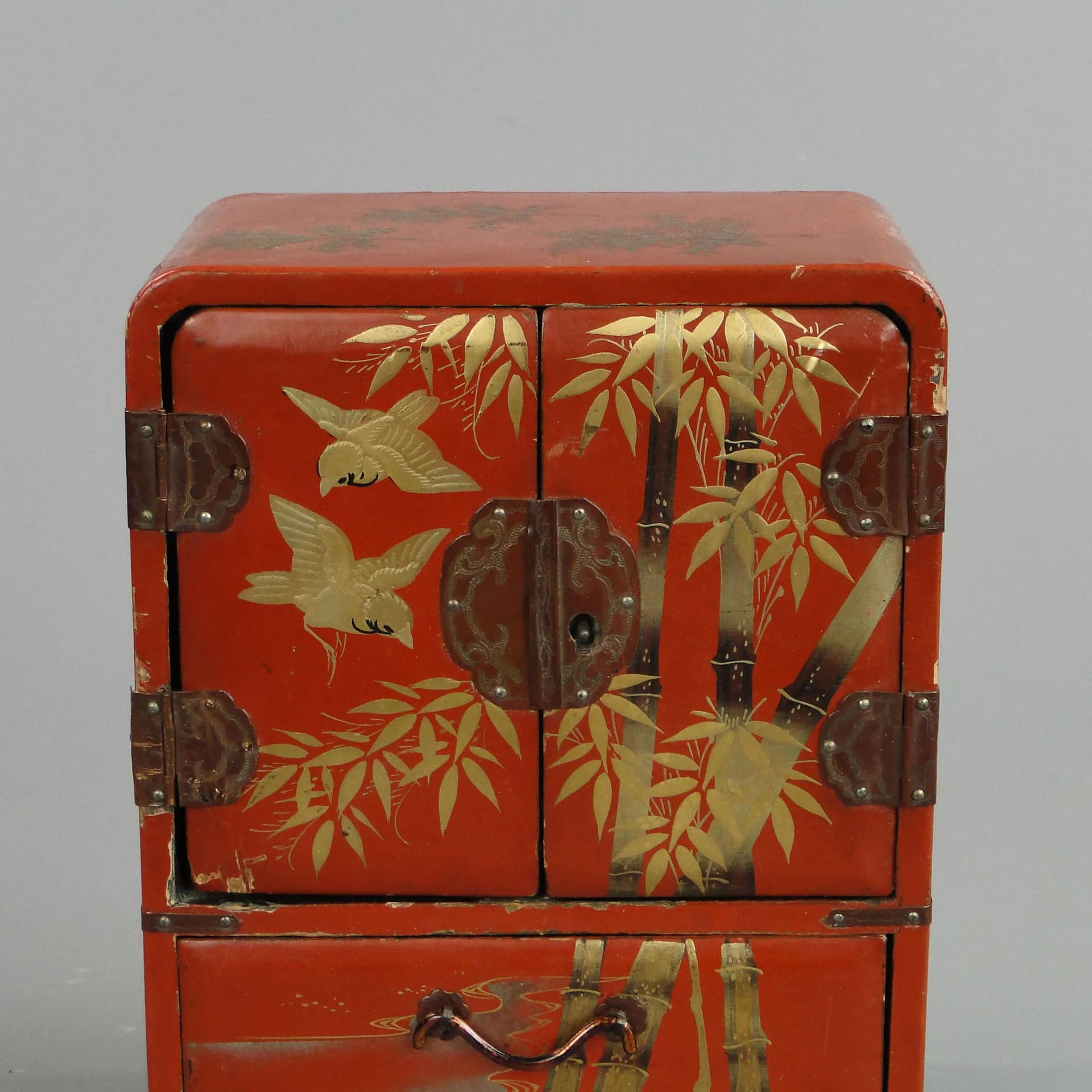 Jewelry cabinet, red lacquered wood, Japan, 1930s. - 11269