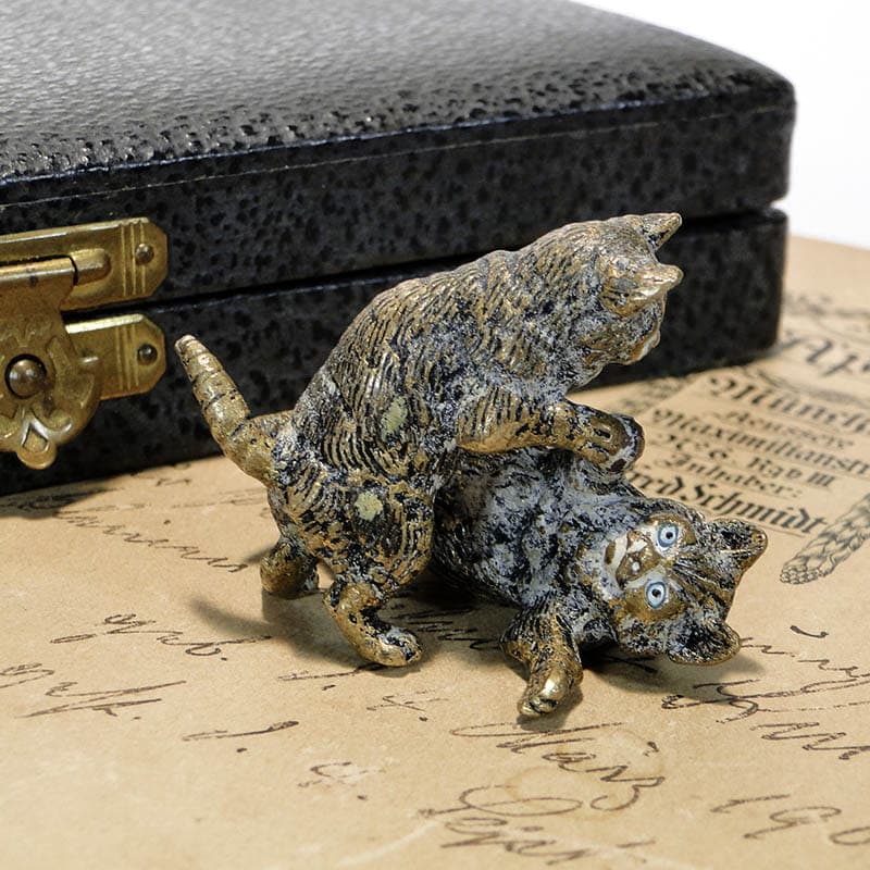 Baraszkujące kotki brąz wiedeński XIX w F. Bergman - 171307