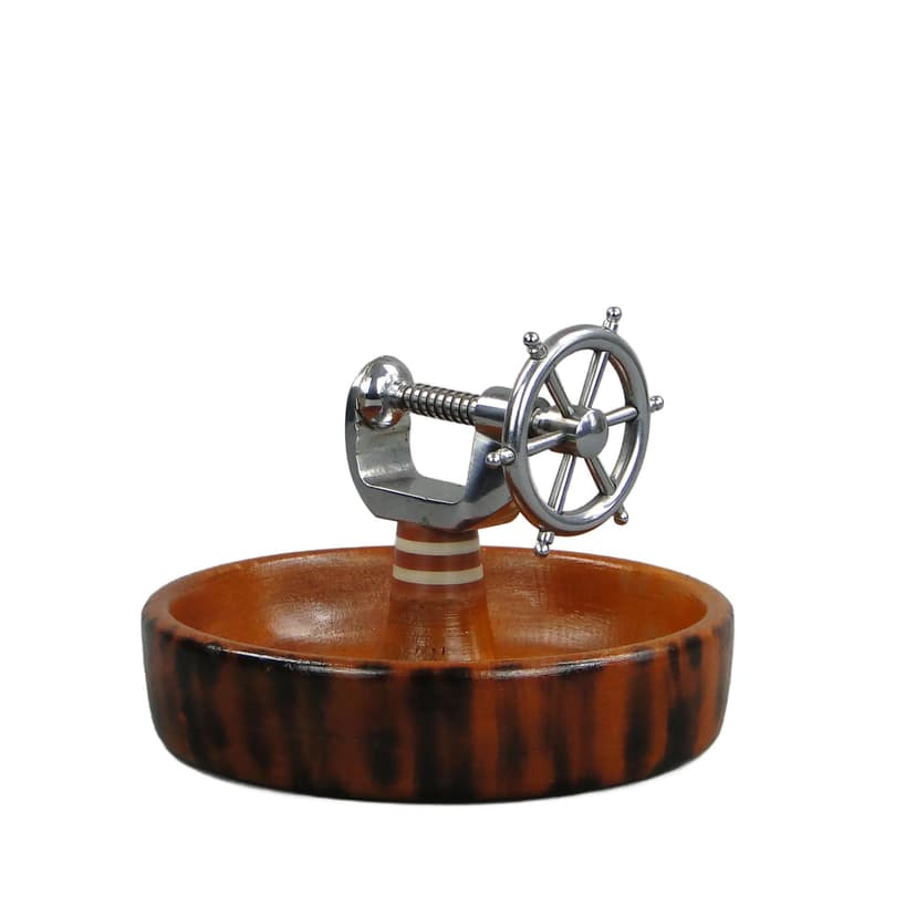 Dziadek do orzechów marynistyczny, drewno brązowy, metal chromowany, Polska, lata 50.