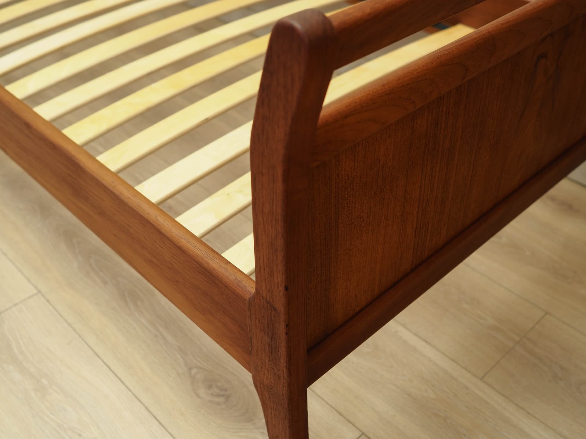 Łóżko, teak brązowy jasny, Dania, lata 70. - 171828