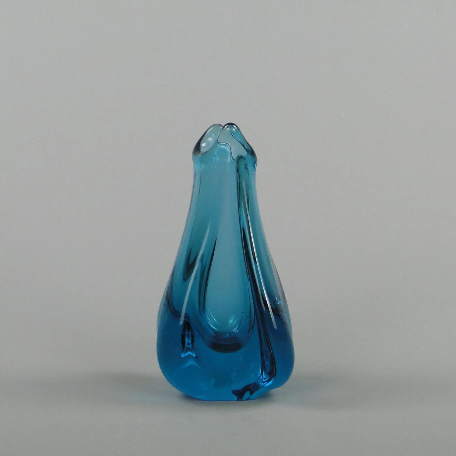 Wazon, błękitny, szkło, proj. J. Beranek, Skrdlovice, Czechosłowacja, lata 60. - 11444