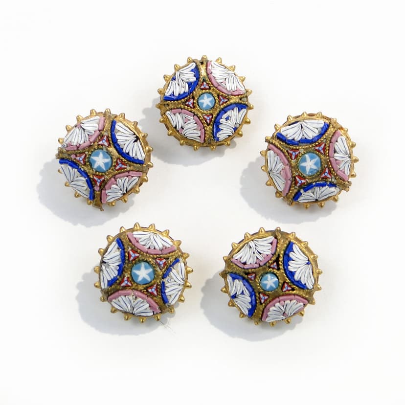 Zestaw pięciu guzików do kamizelki, millefiori, mosiądz złoty, szkło wielobarwne, Włochy, XIX w.