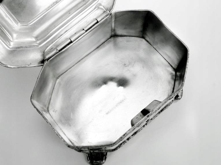 Cukiernica skrzynkowa, srebro jasne, Norblin, Polska, XIX wiek - 172373