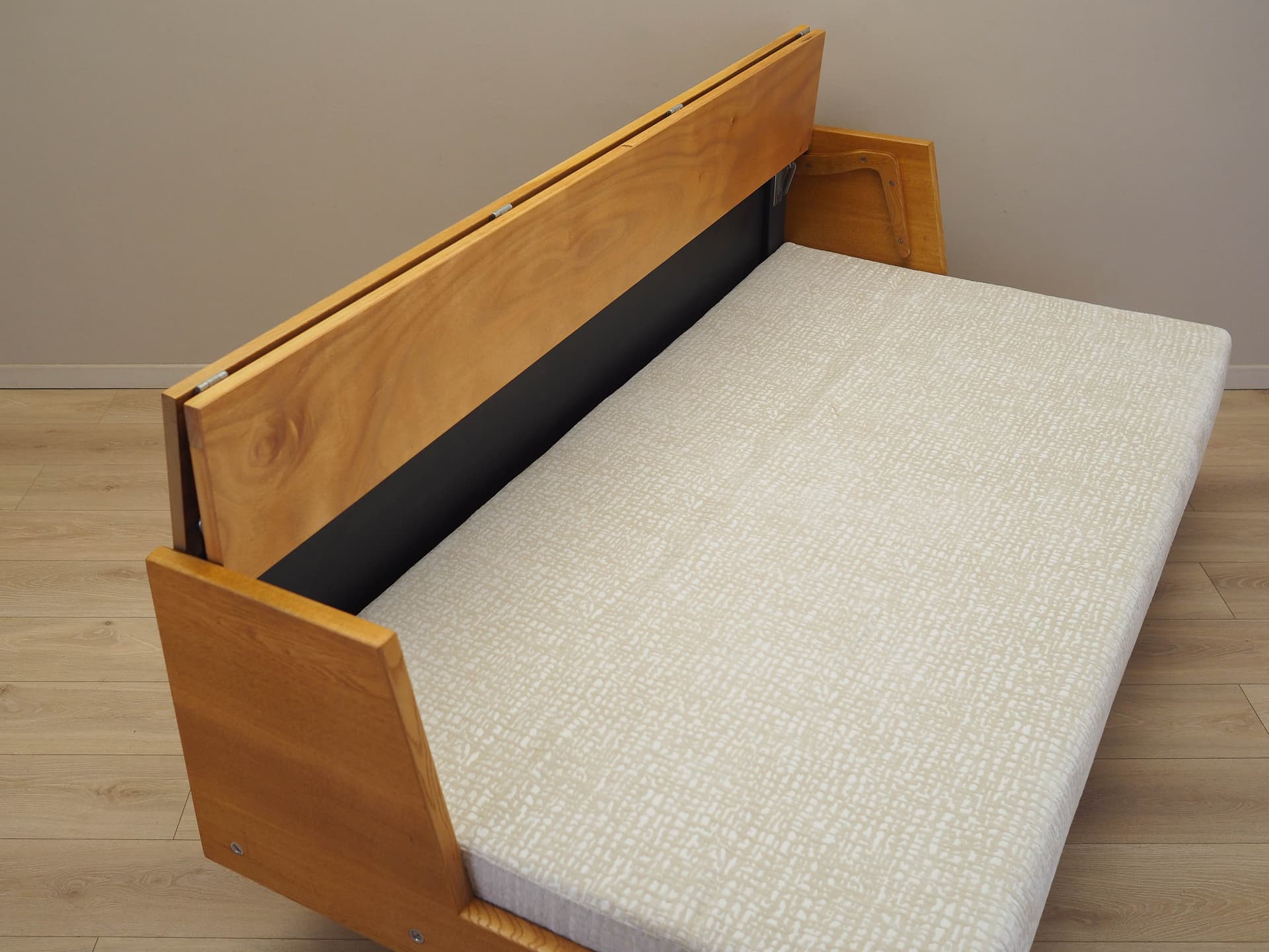 Sofa, ivory, oak, by H. J. Wegner, Getama, Denmark, 1960s. - 172910