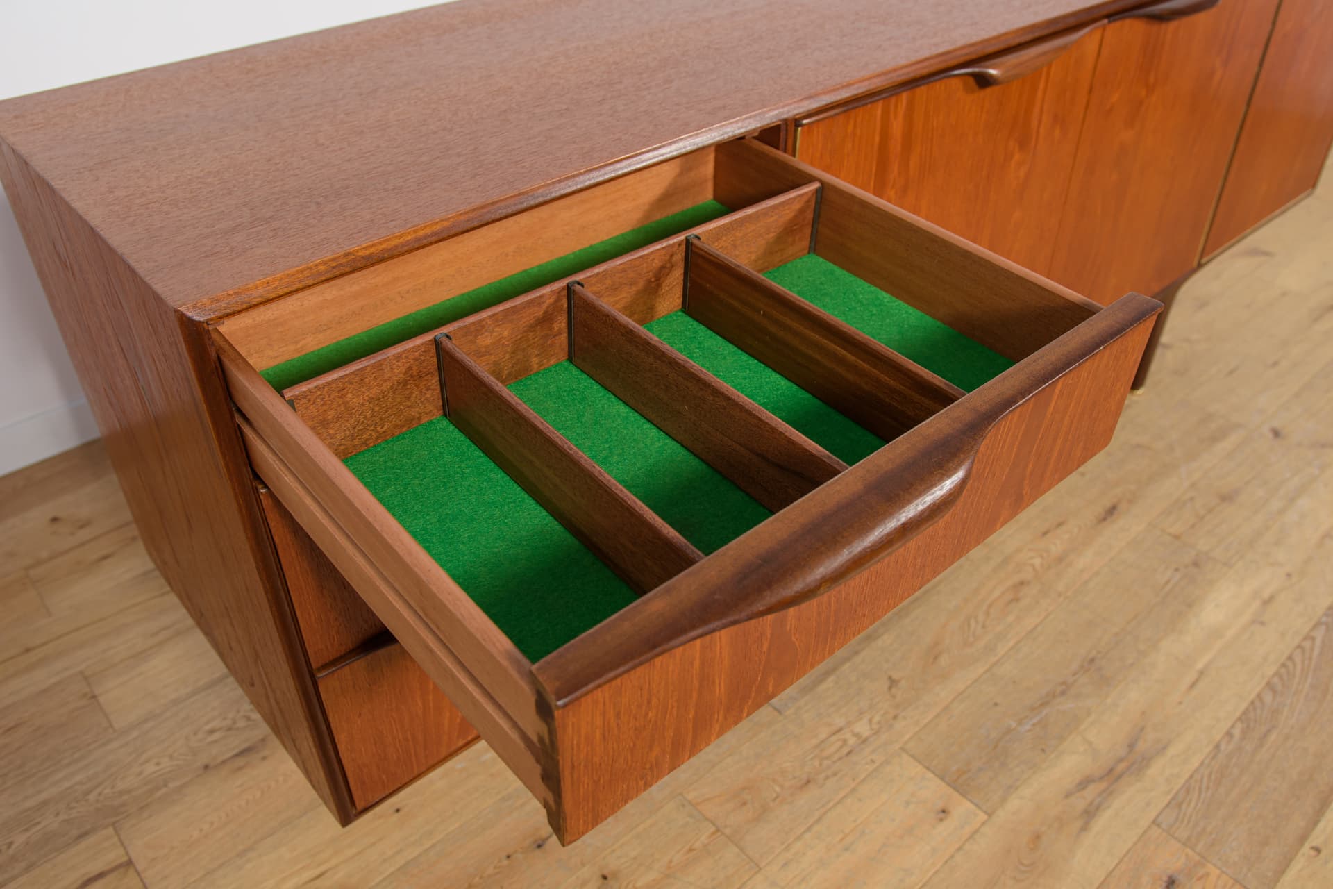 Komoda, teak brązowy jasny, proj. T. Robertson, McIntosh, Wielka Brytania, lata 60. - 172970