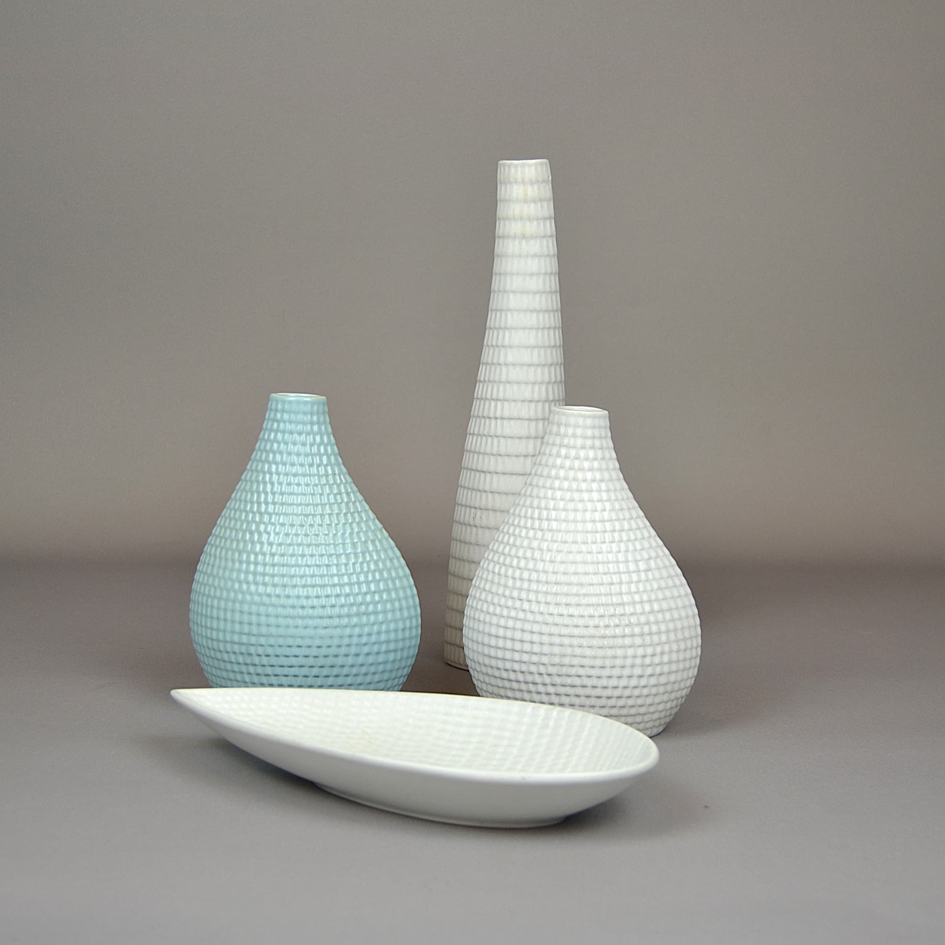 Naczynie Reptil, ivory white, ceramika, proj. S. Lindberg, Szwecja, lata 50. - 946