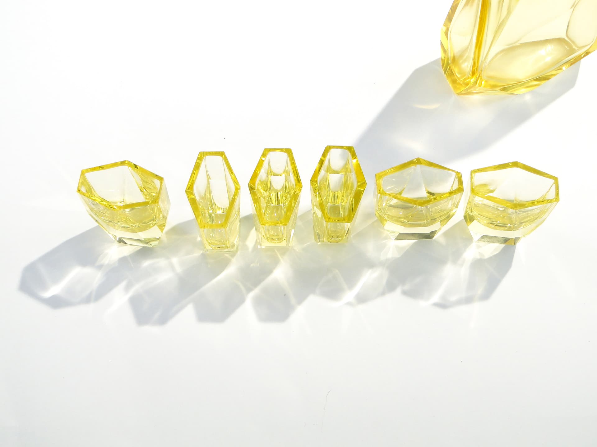 Serwis likierowy Art Deco, cytrynowy, szkło kryształowe, Moser, Czechy, lata 30. - 173394