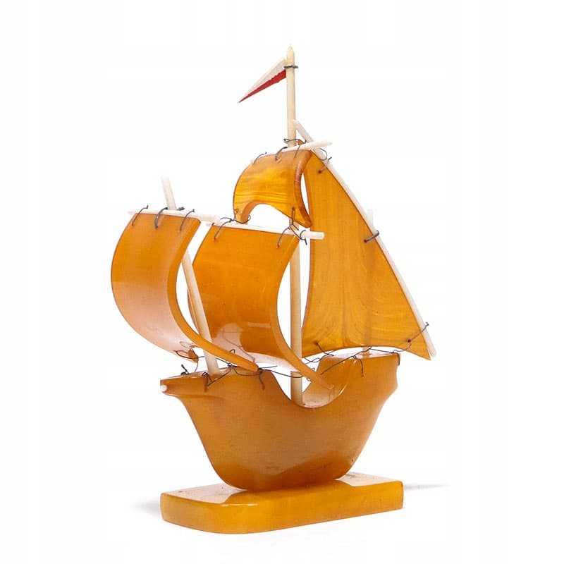 Model żaglowca, pomarańczowy bakelit, Polska, lata 50. - 173417