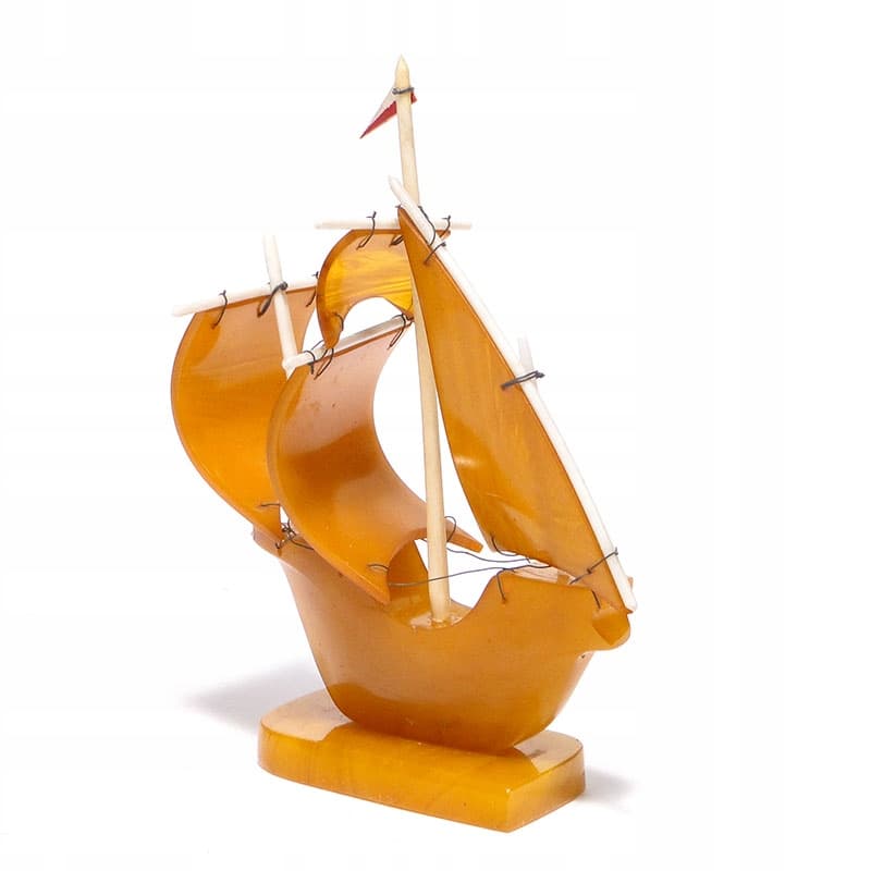 Model żaglowca, pomarańczowy bakelit, Polska, lata 50. - 173419