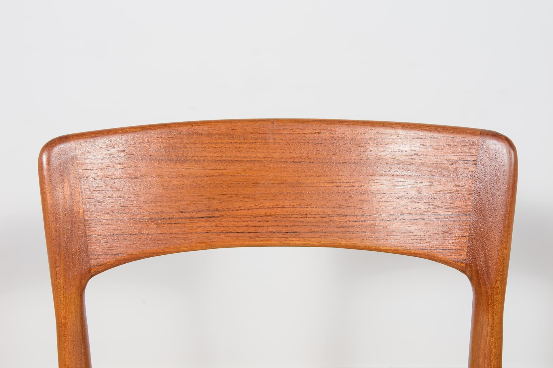 Komplet sześciu krzeseł Model 26, teak, kremowy, proj. H. Kjærnulf, Korup Stolefabrik, Dania, lata 60. - 173664