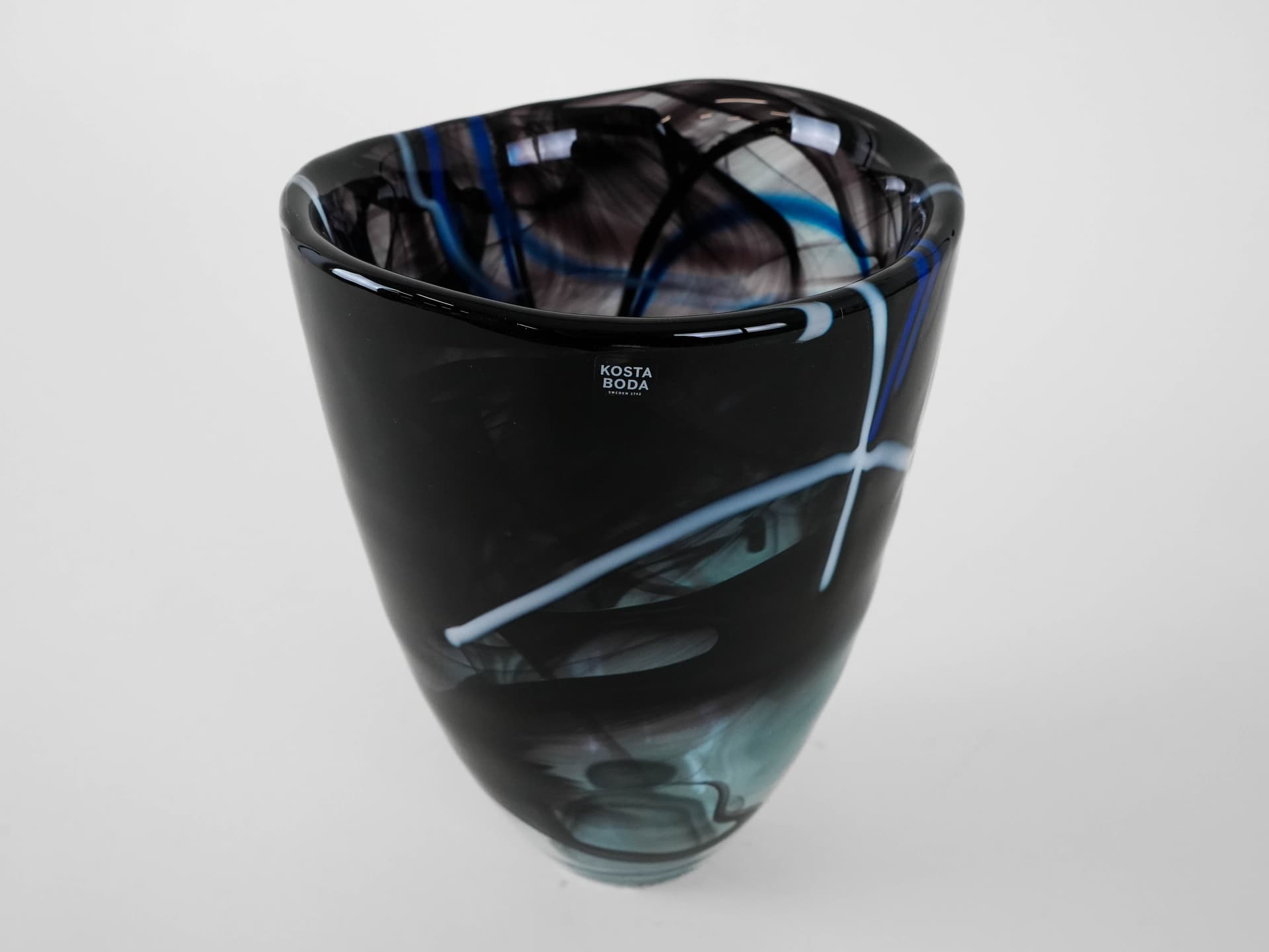 Vase, Kosta Boda, black glass, by A. Ehrner, Sweden, 1980s. - 173775