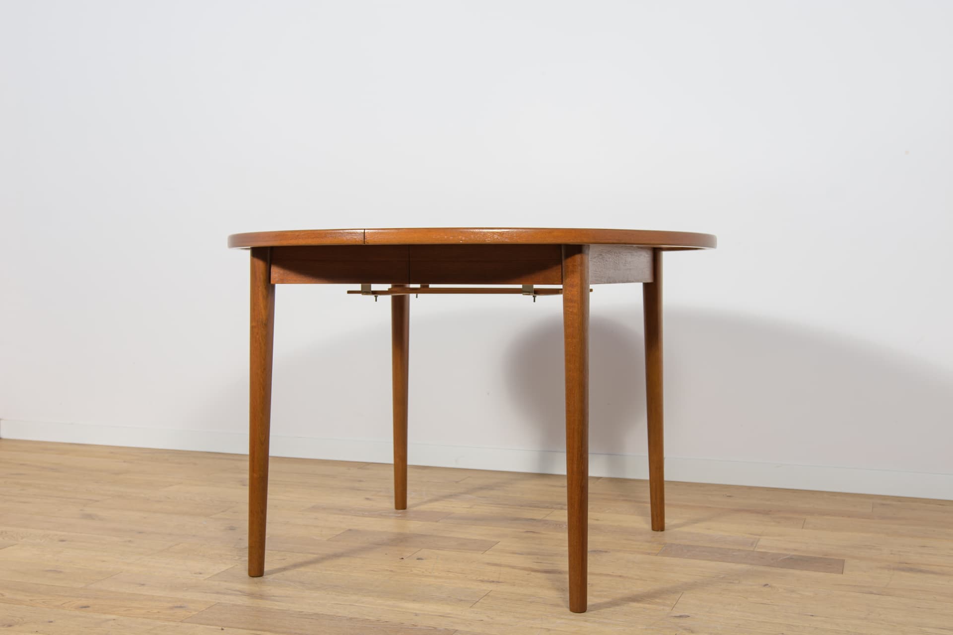 Round Extendable Table, light brown teak, by N. Jonsson, Sweden, 1960s. - 174131