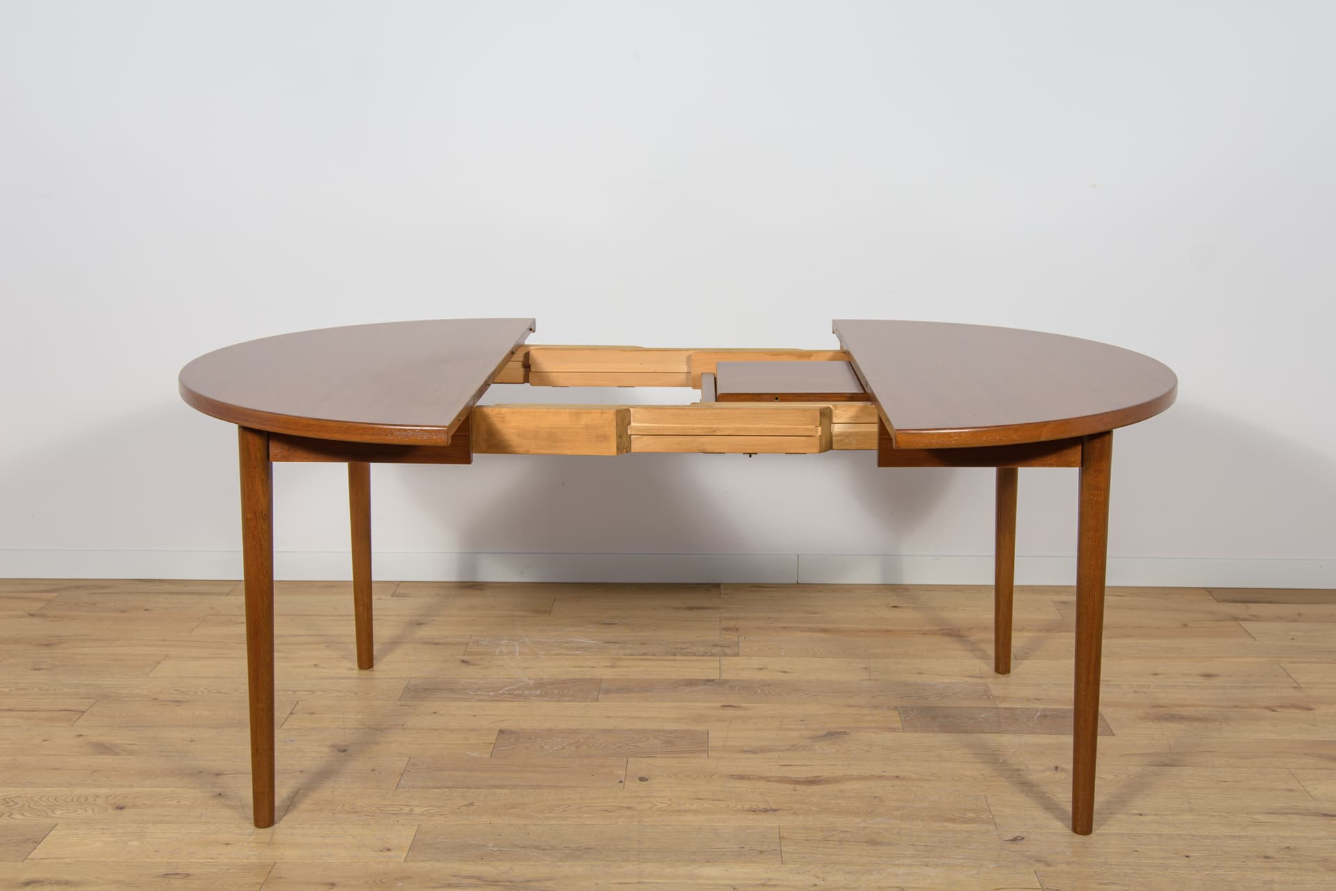 Round Extendable Table, light brown teak, by N. Jonsson, Sweden, 1960s. - 174132