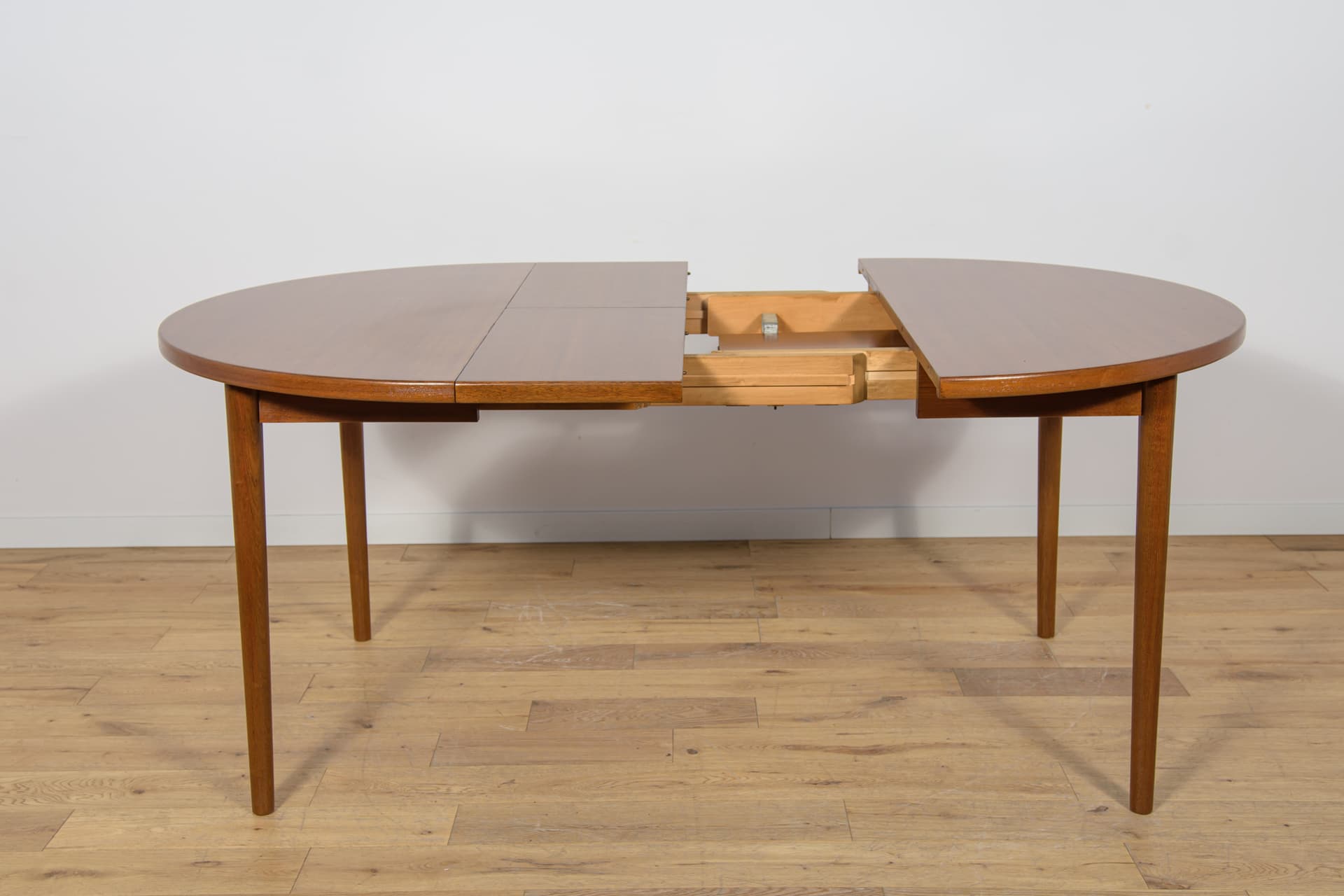 Round Extendable Table, light brown teak, by N. Jonsson, Sweden, 1960s. - 174133