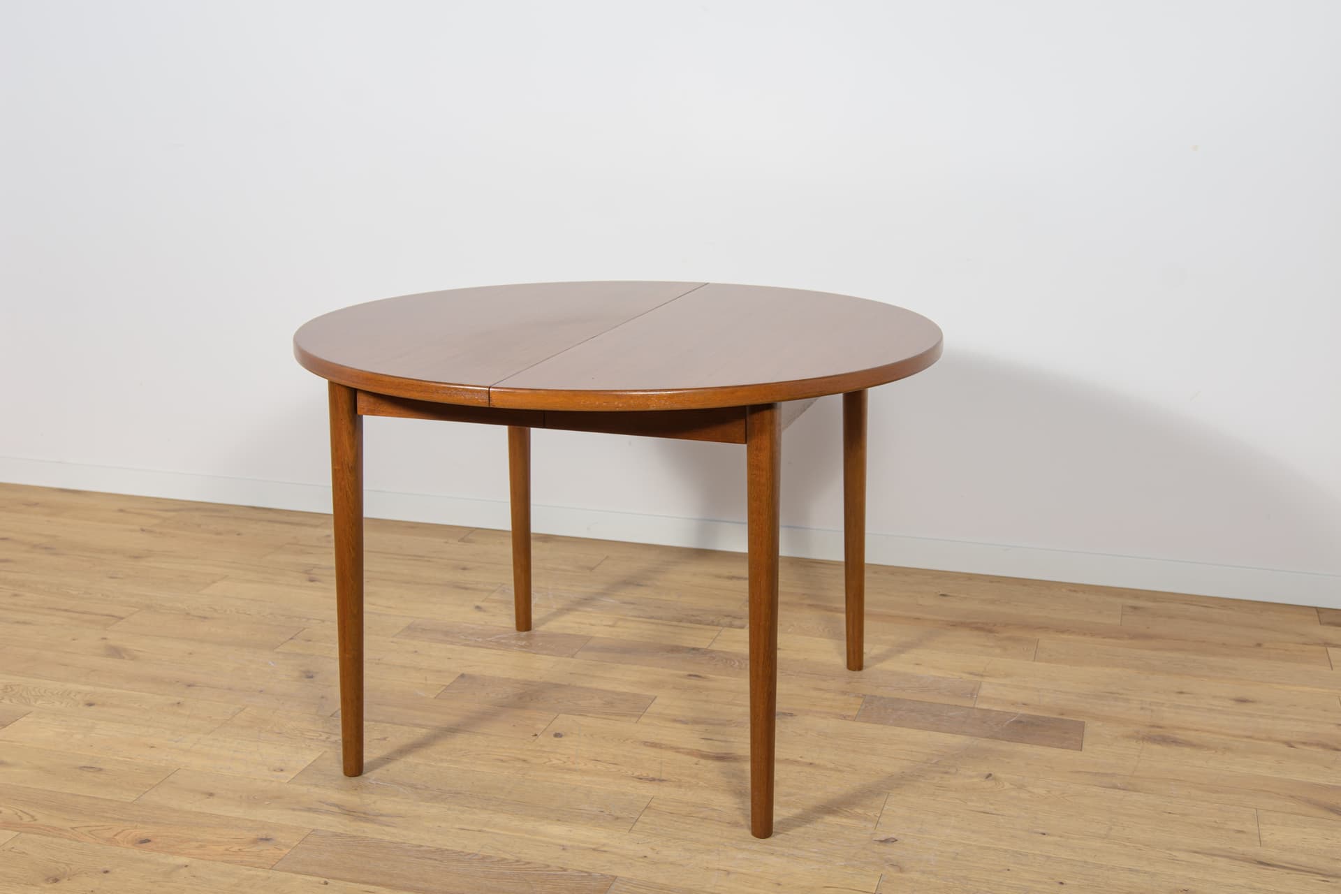 Round Extendable Table, light brown teak, by N. Jonsson, Sweden, 1960s. - 174128