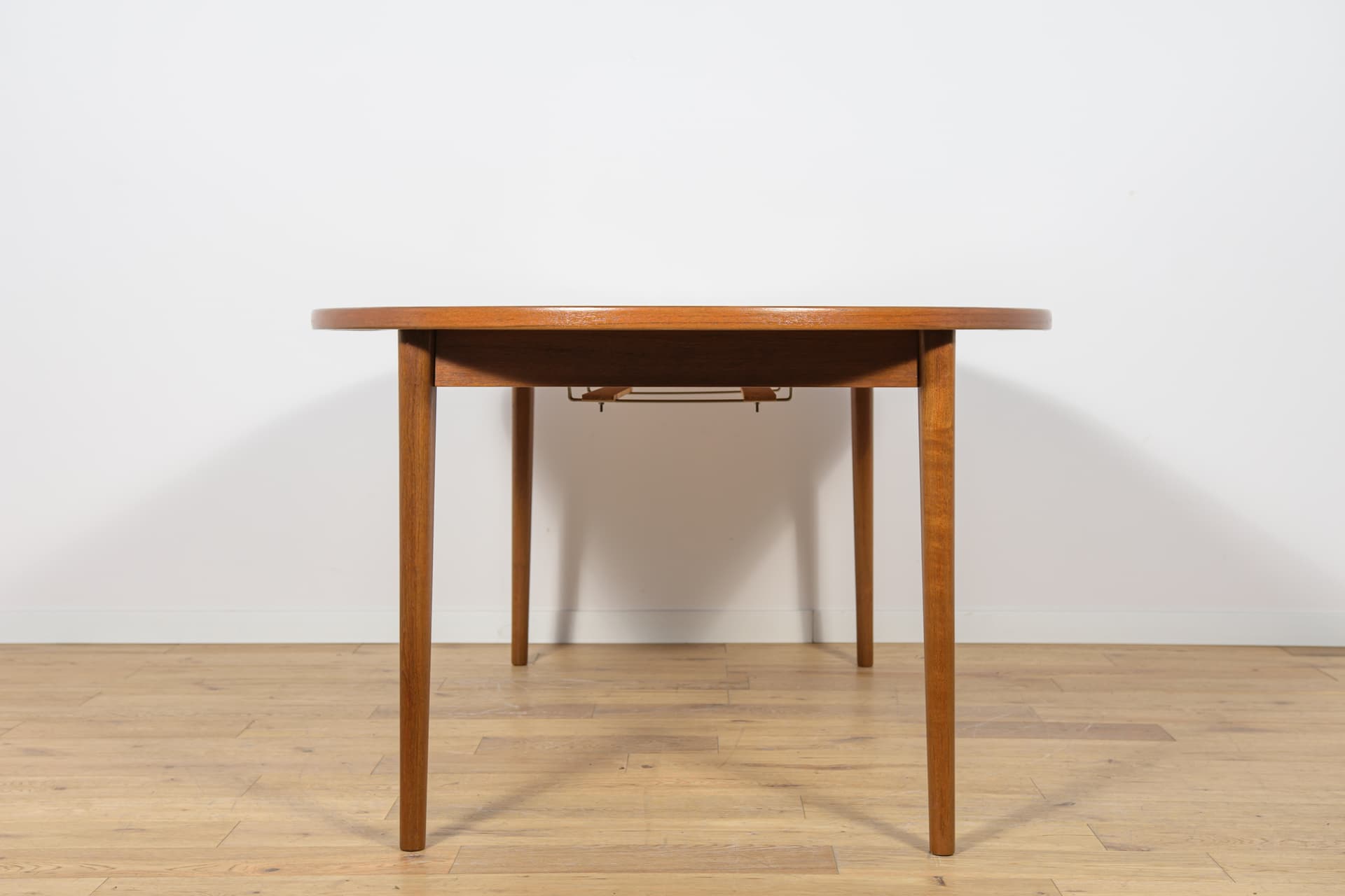 Round Extendable Table, light brown teak, by N. Jonsson, Sweden, 1960s. - 174139