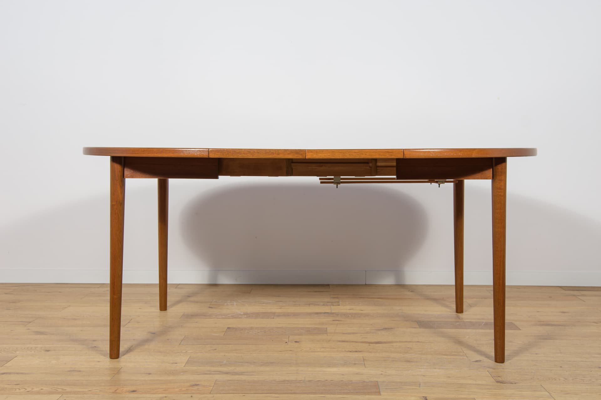 Round Extendable Table, light brown teak, by N. Jonsson, Sweden, 1960s. - 174135