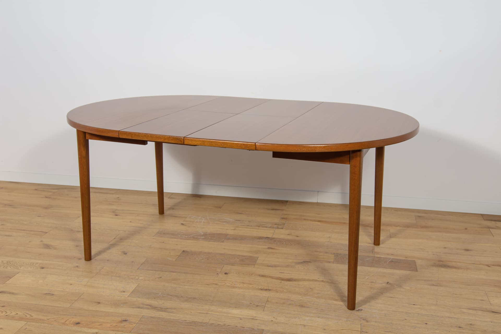 Round Extendable Table, light brown teak, by N. Jonsson, Sweden, 1960s. - 174136