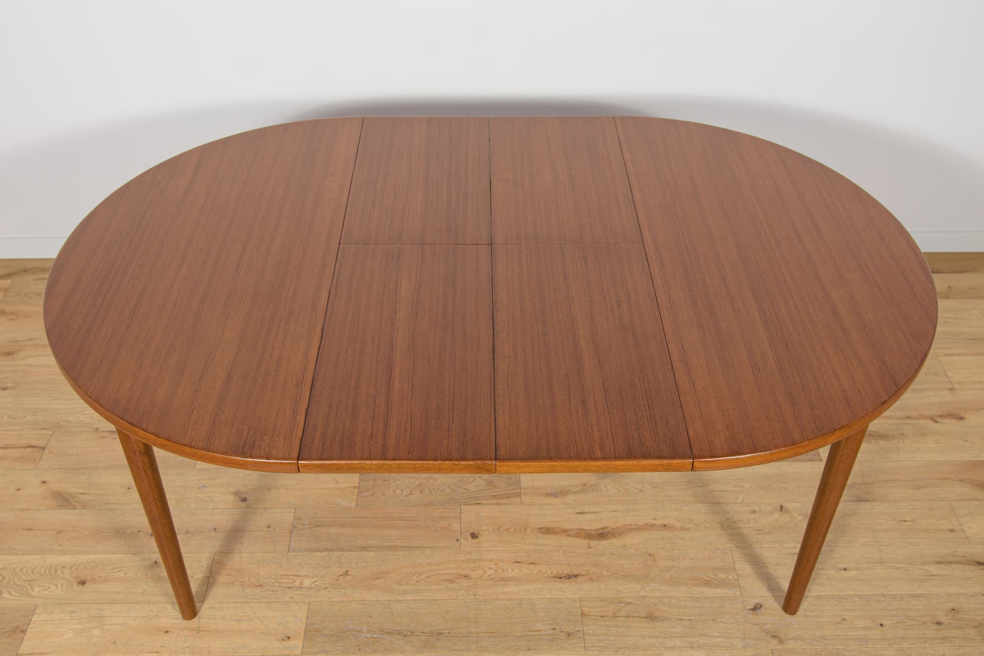 Round Extendable Table, light brown teak, by N. Jonsson, Sweden, 1960s. - 174137
