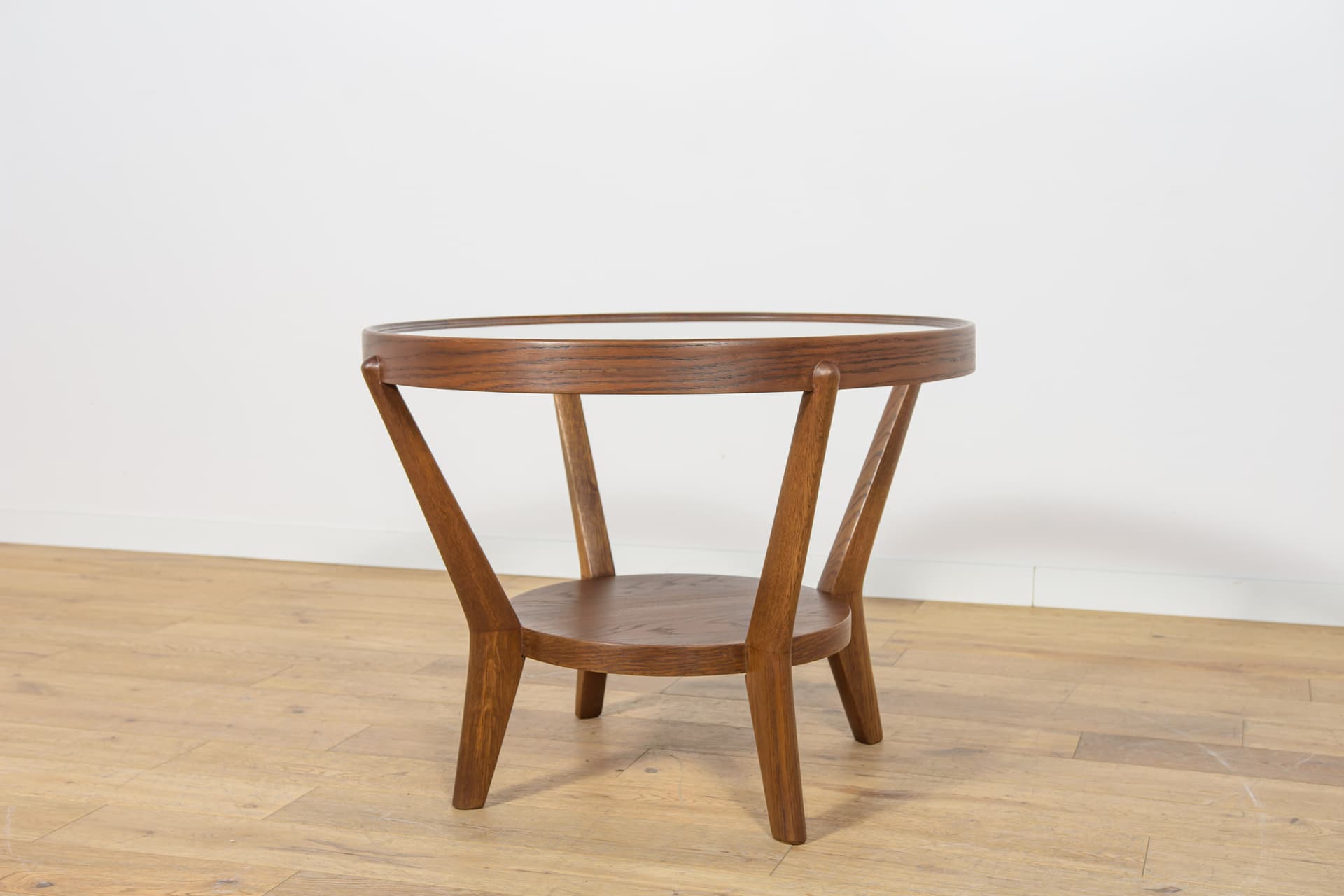Stolik kawowy okrągły, dąb ciemny, szkło, proj. K. Koželka i A. Kropáček, Interier Praha, Czechosłowacja, lata 40. - 174197
