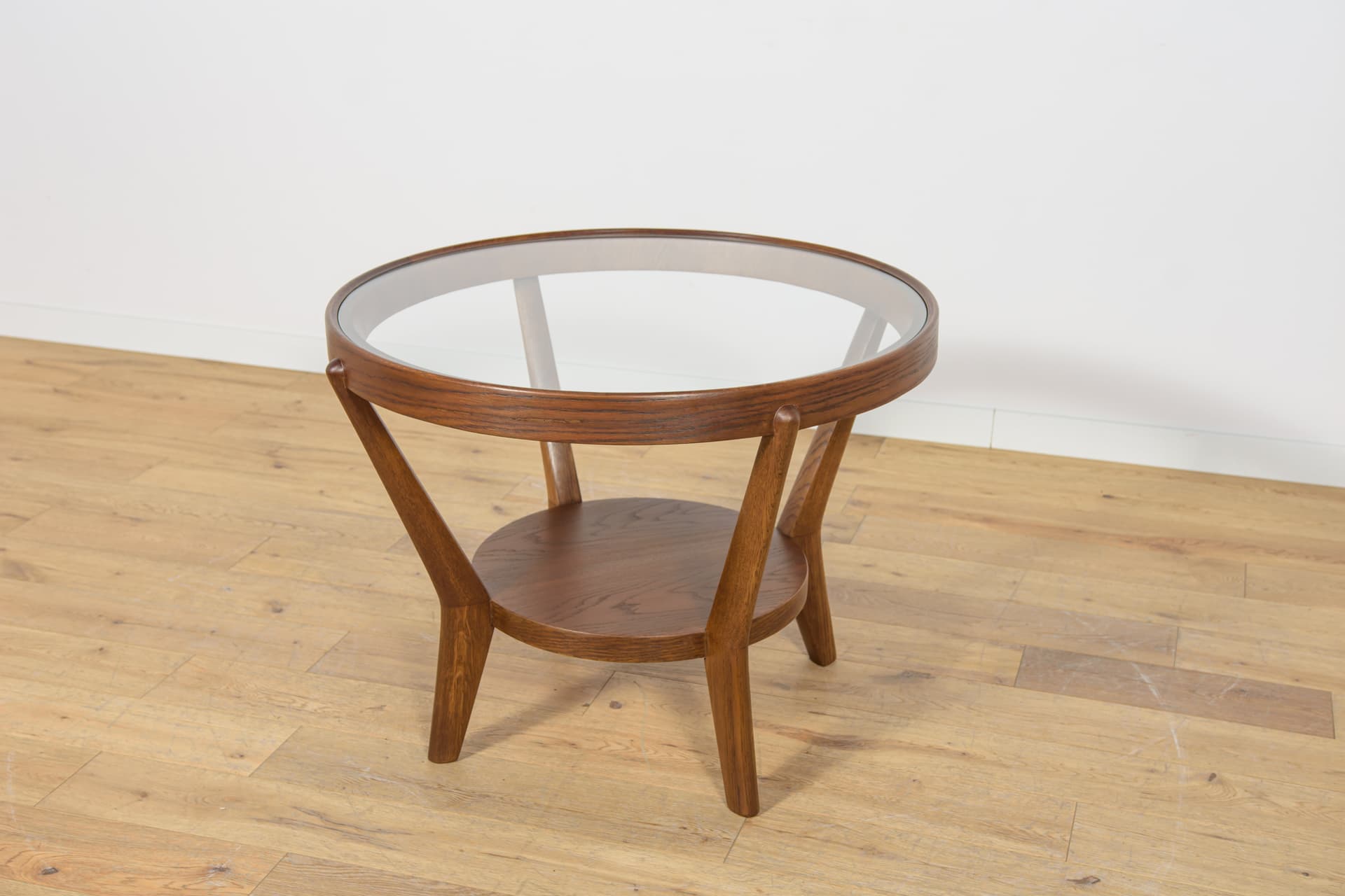 Stolik kawowy okrągły, dąb ciemny, szkło, proj. K. Koželka i A. Kropáček, Interier Praha, Czechosłowacja, lata 40. - 174194