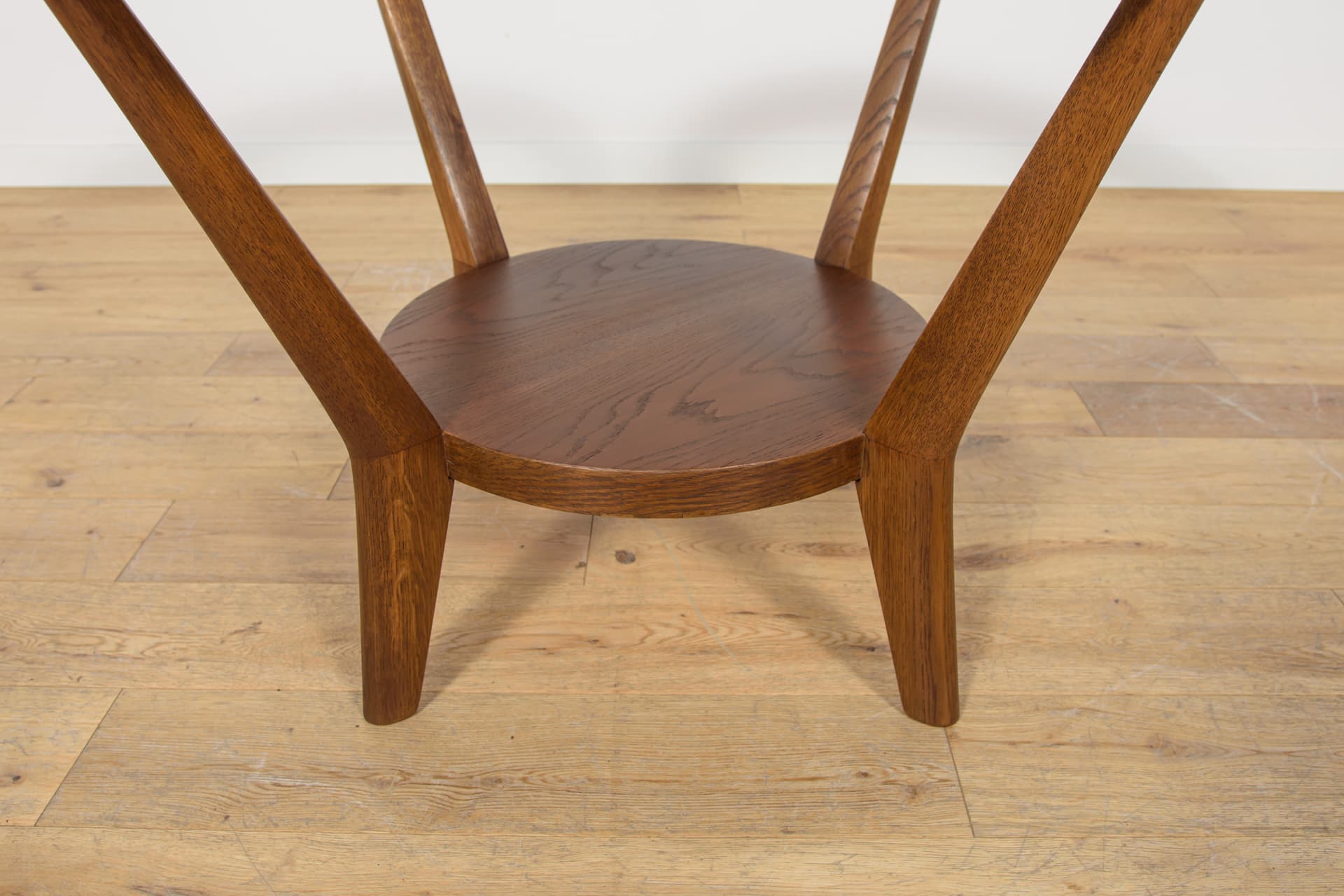 Stolik kawowy okrągły, dąb ciemny, szkło, proj. K. Koželka i A. Kropáček, Interier Praha, Czechosłowacja, lata 40. - 174204