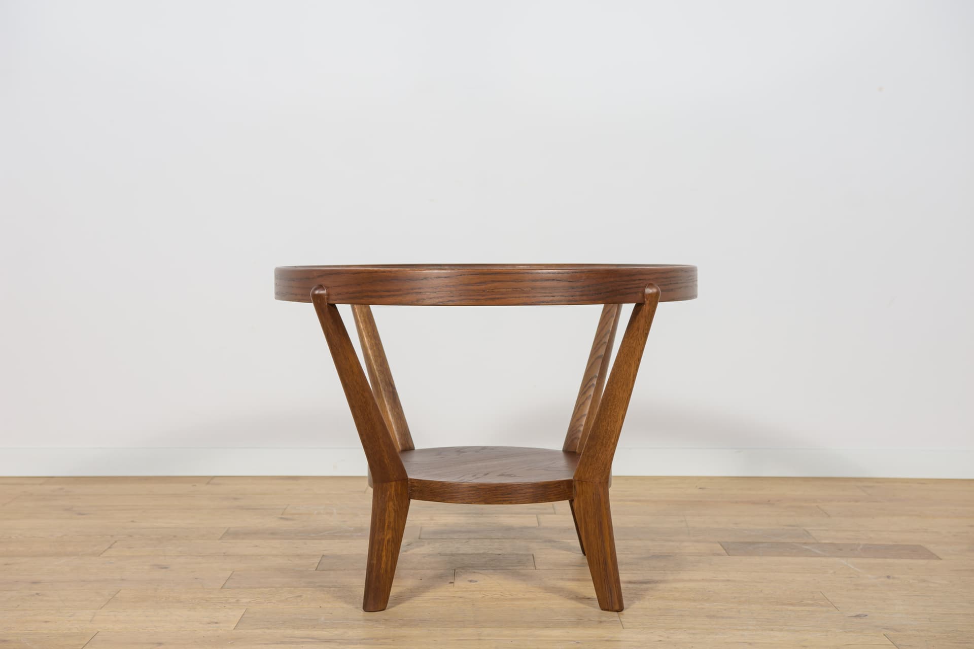 Stolik kawowy okrągły, dąb ciemny, szkło, proj. K. Koželka i A. Kropáček, Interier Praha, Czechosłowacja, lata 40. - 174196