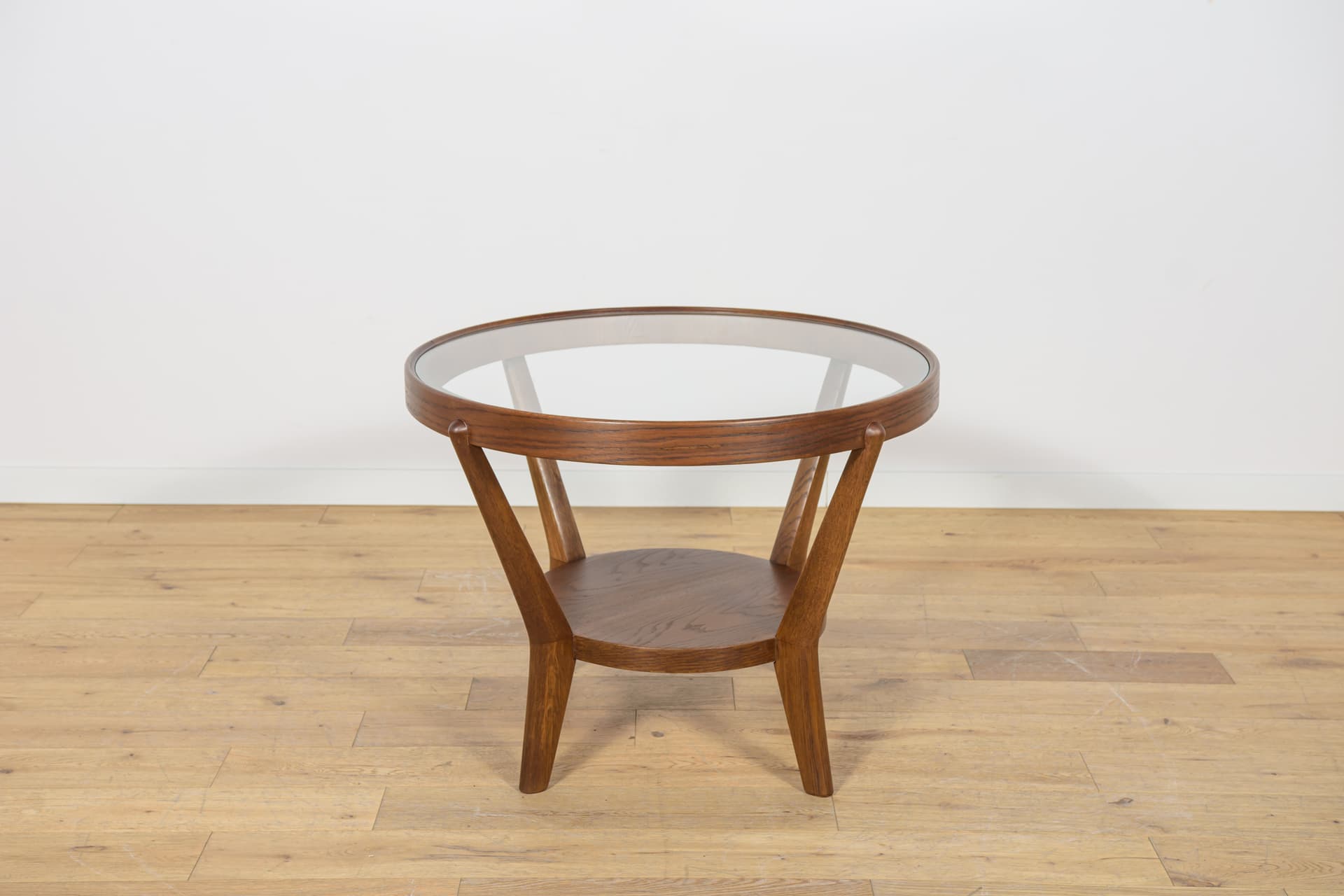 Stolik kawowy okrągły, dąb ciemny, szkło, proj. K. Koželka i A. Kropáček, Interier Praha, Czechosłowacja, lata 40. - 174195