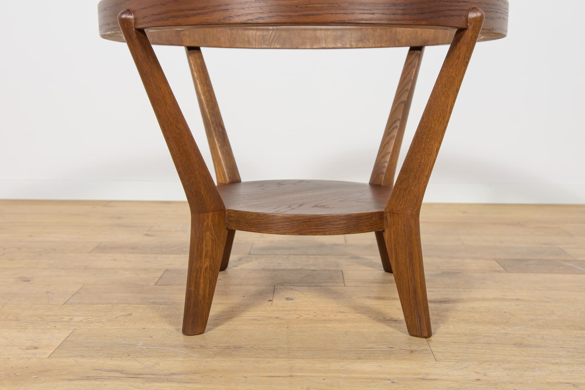 Stolik kawowy okrągły, dąb ciemny, szkło, proj. K. Koželka i A. Kropáček, Interier Praha, Czechosłowacja, lata 40. - 174203