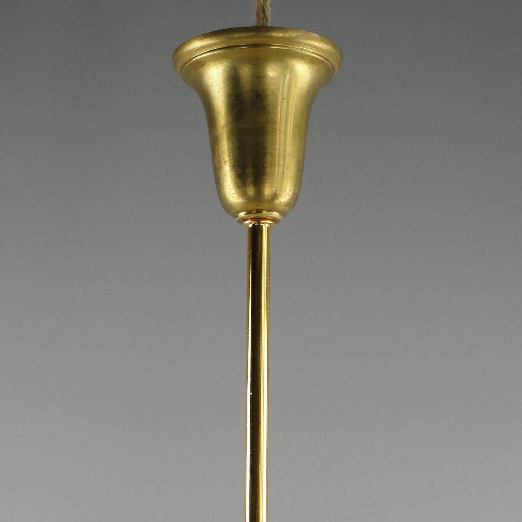 Lampa wisząca art déco, szkło beżowe, mosiądz, Polska, lata 20. - 11647