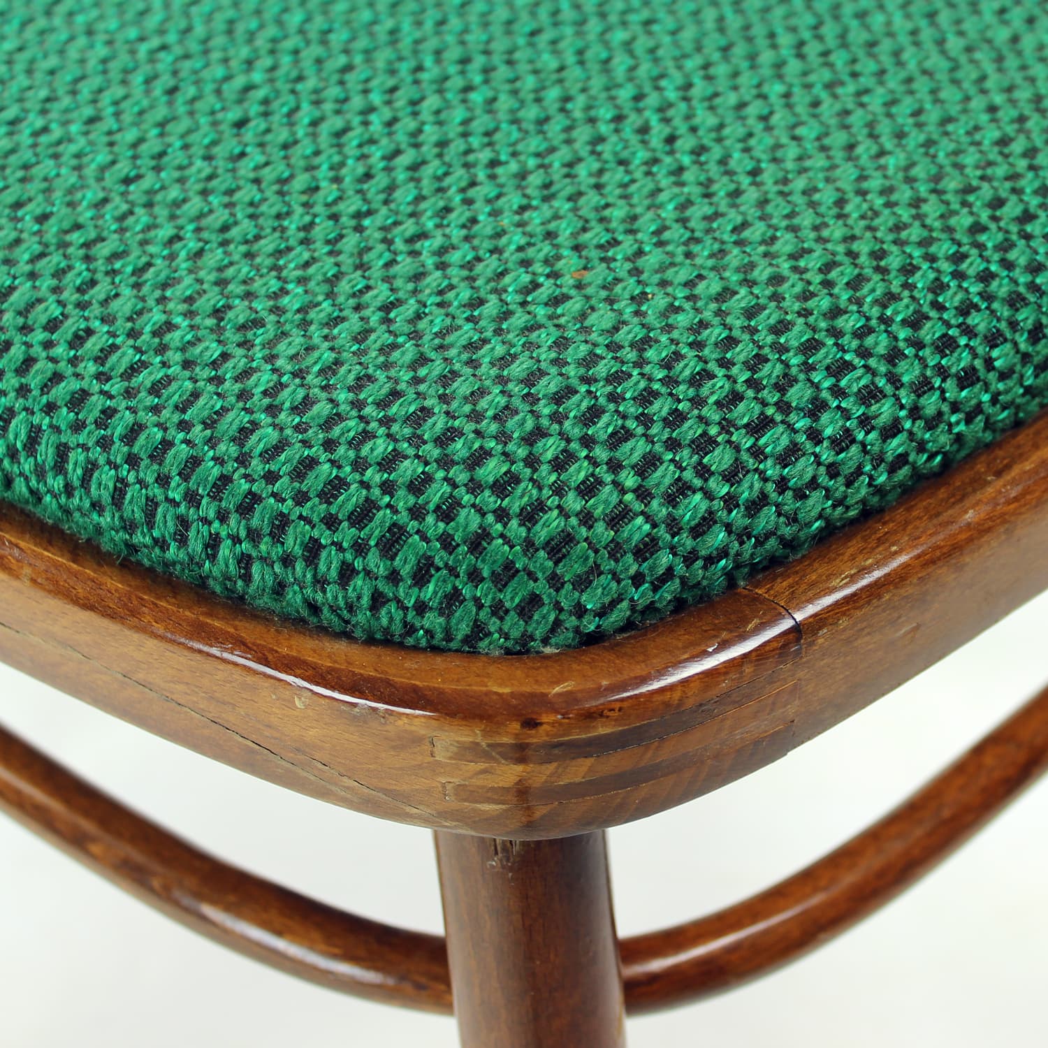 Zestaw czterech krzeseł jadalnianych, dąb ciemny, tkanina zielona, Tatra Nabytok, Czechosłowacja, lata 60. - 174369